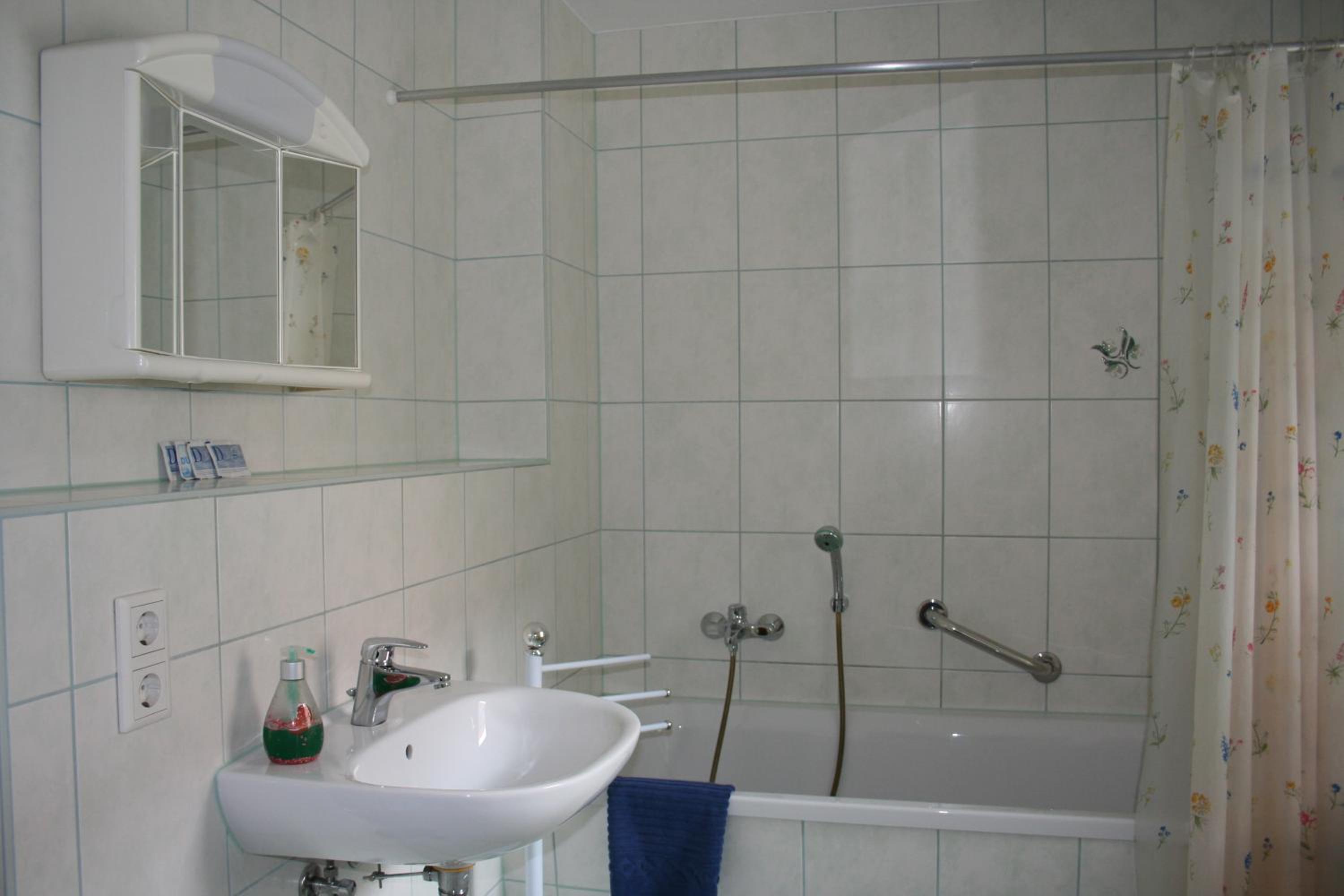 Deluxe Double Room with Shower - Photo 2