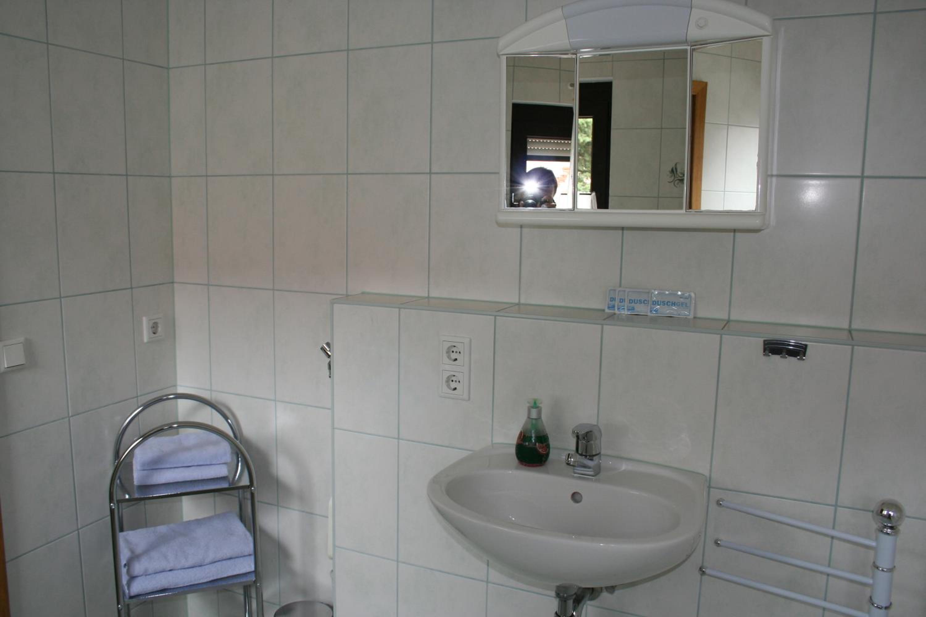 Deluxe Double Room with Shower - Photo 23