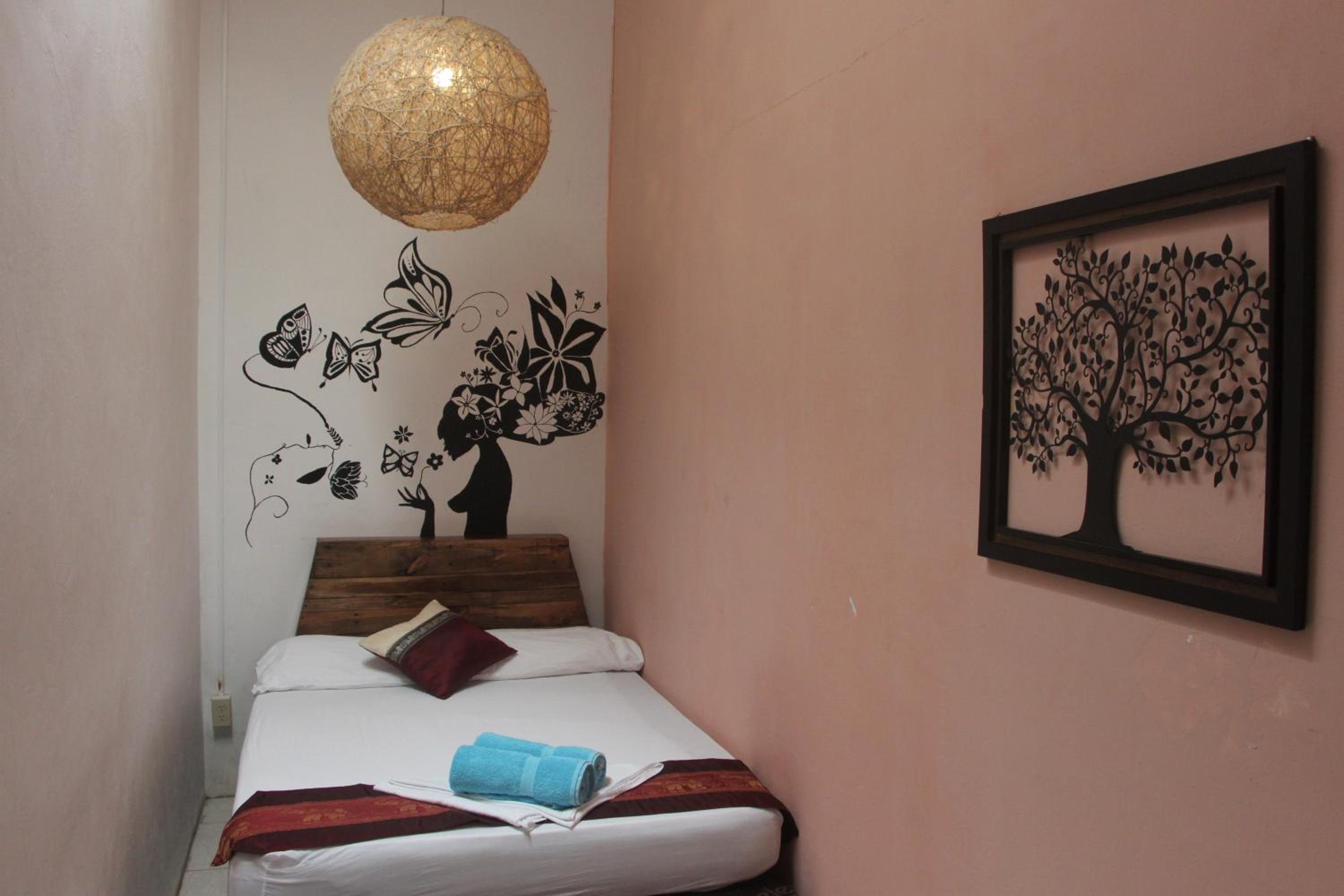 Budget Double Room with Shared Bathroom photo 3