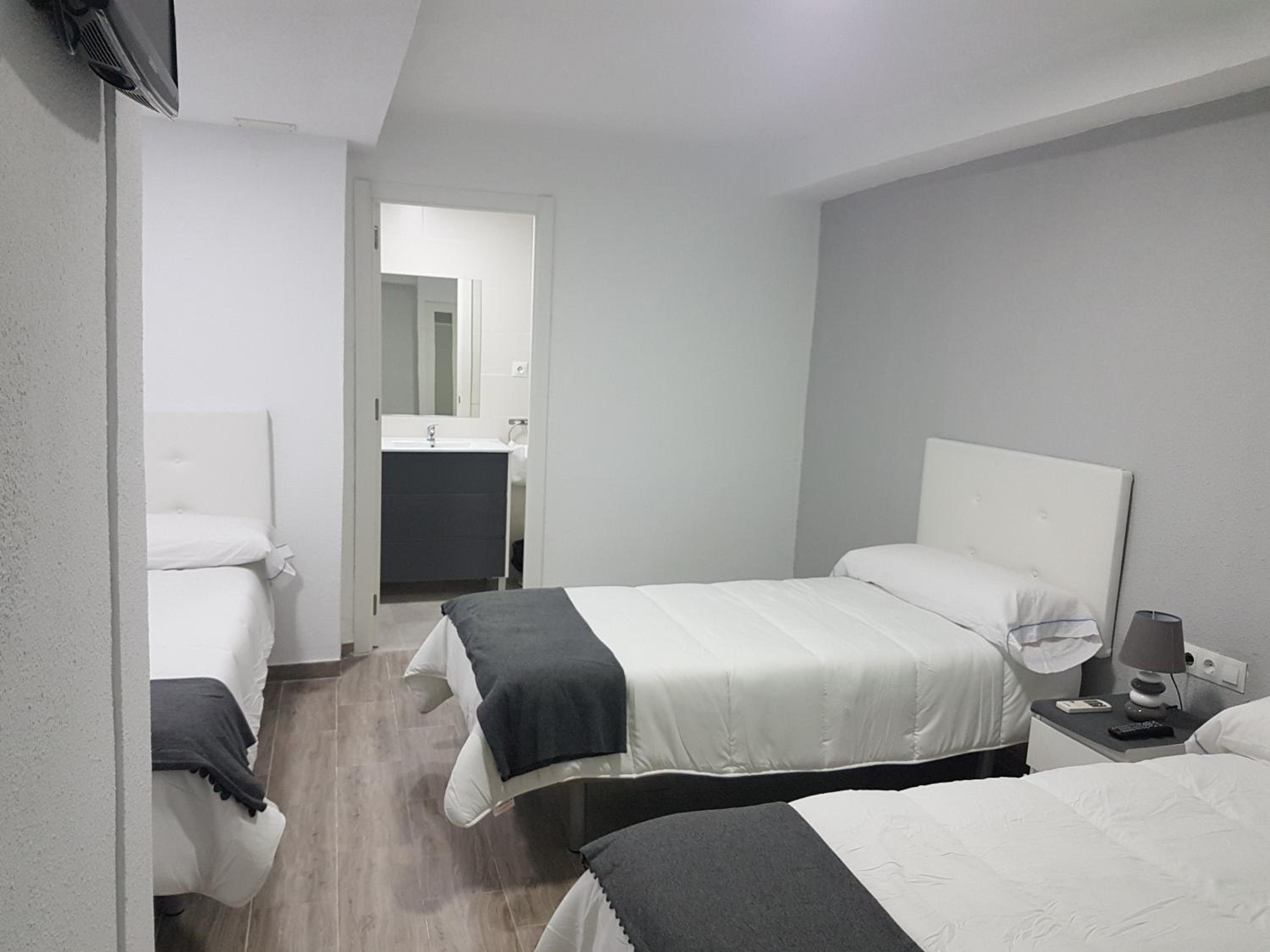 Habitación Triple con Baño Privado