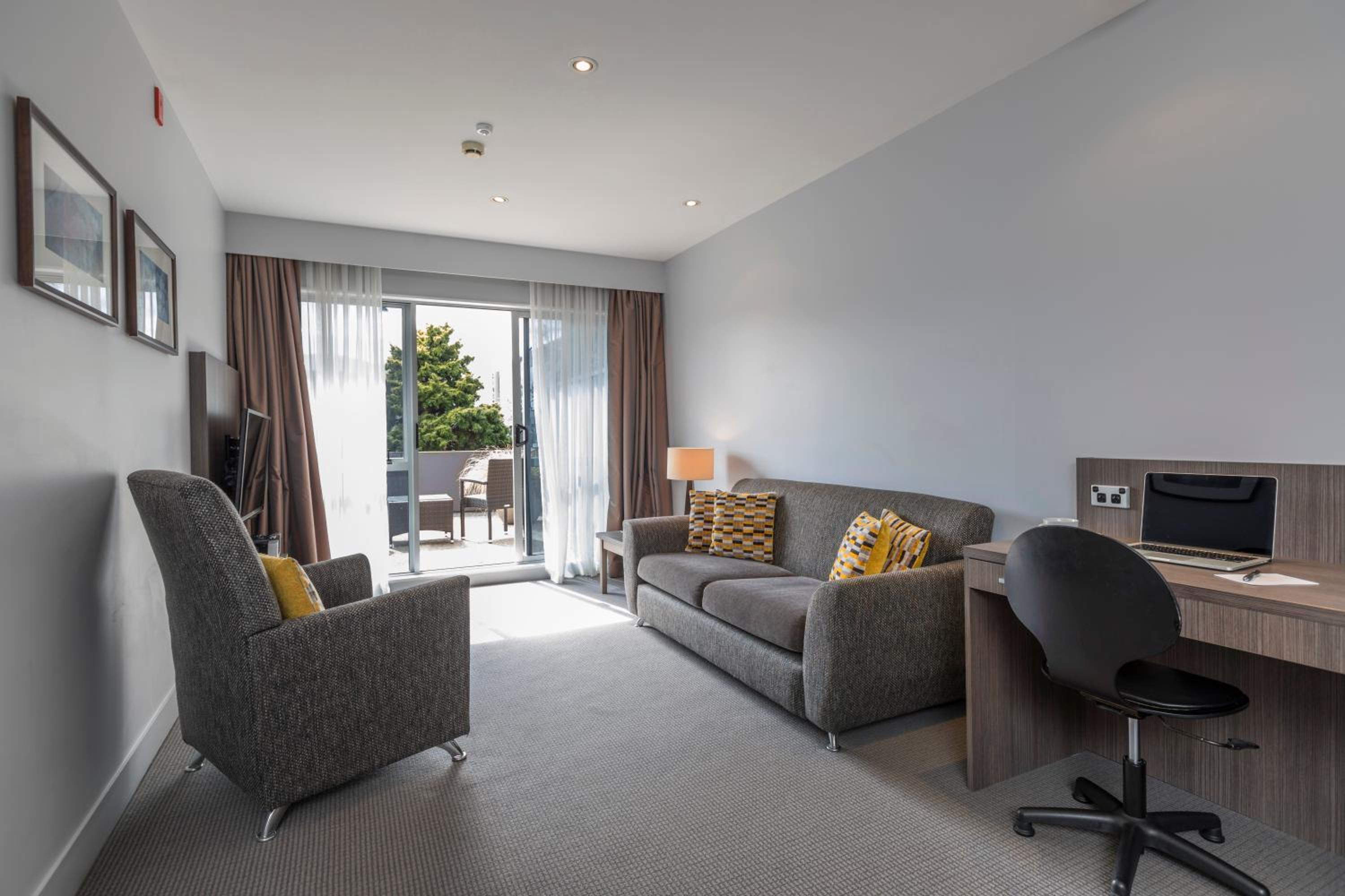 One-Bedroom Apartment - Photo 4