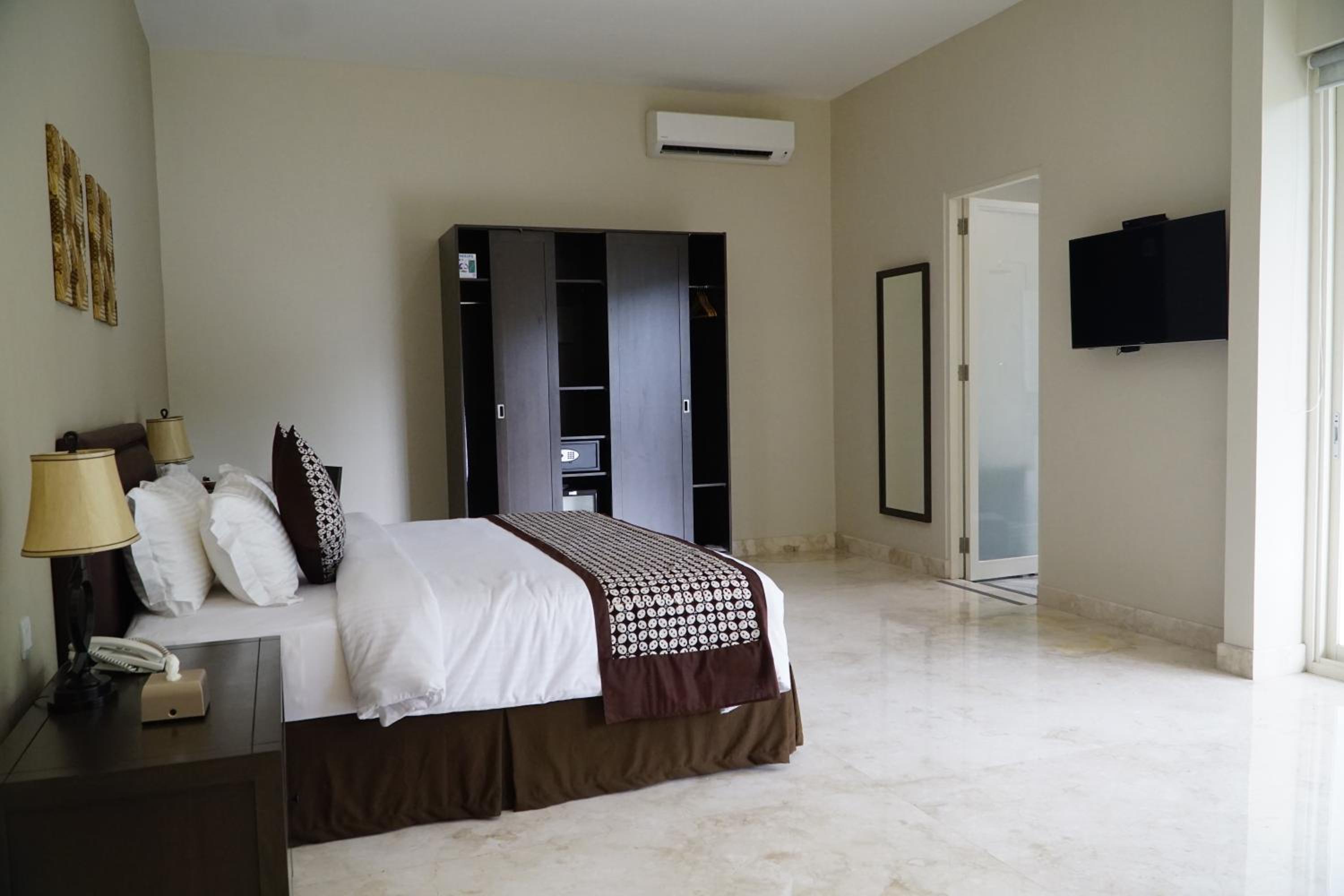 Executive Room - Photo 5
