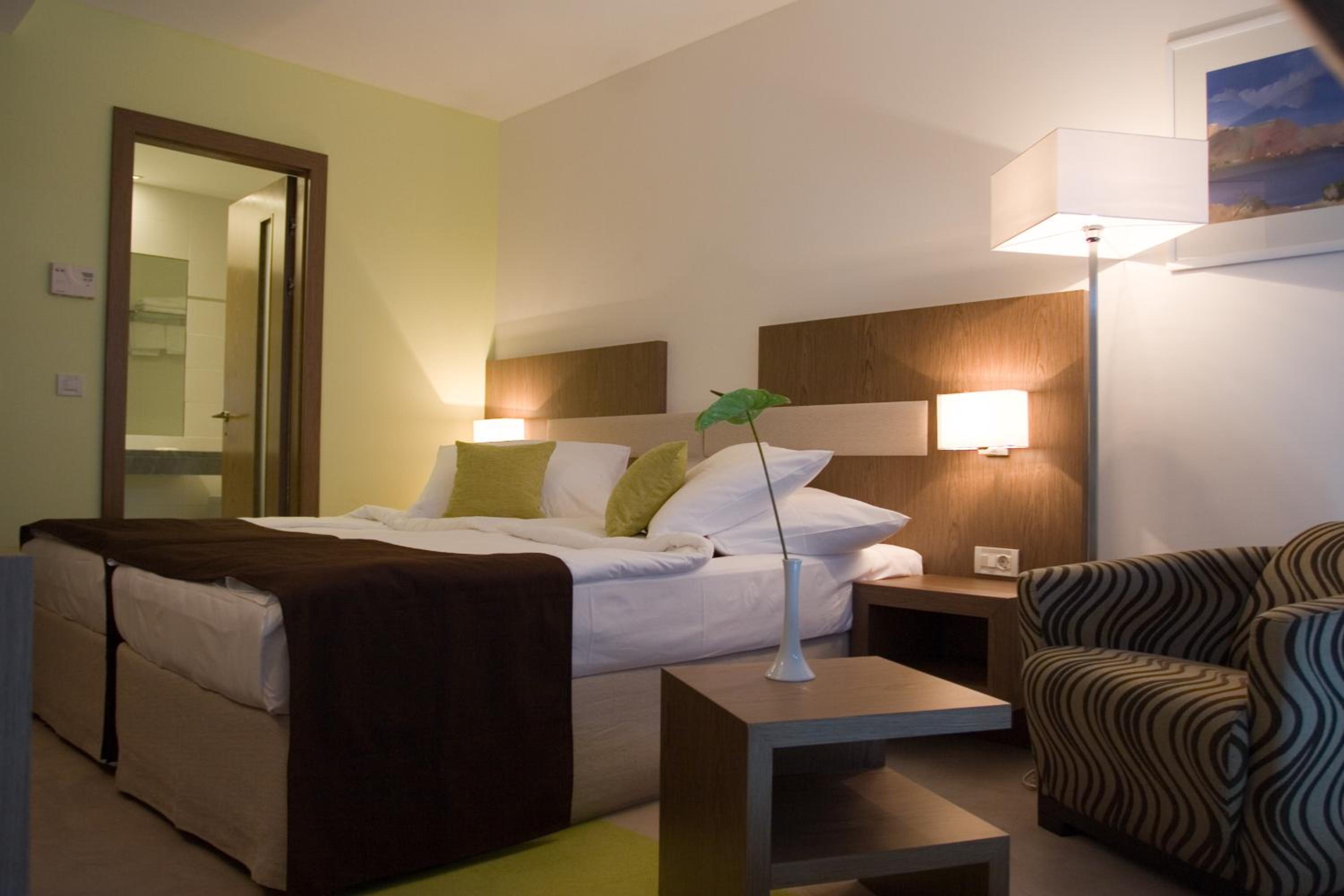 Superior Double Room with Balcony with Park View - Photo 3