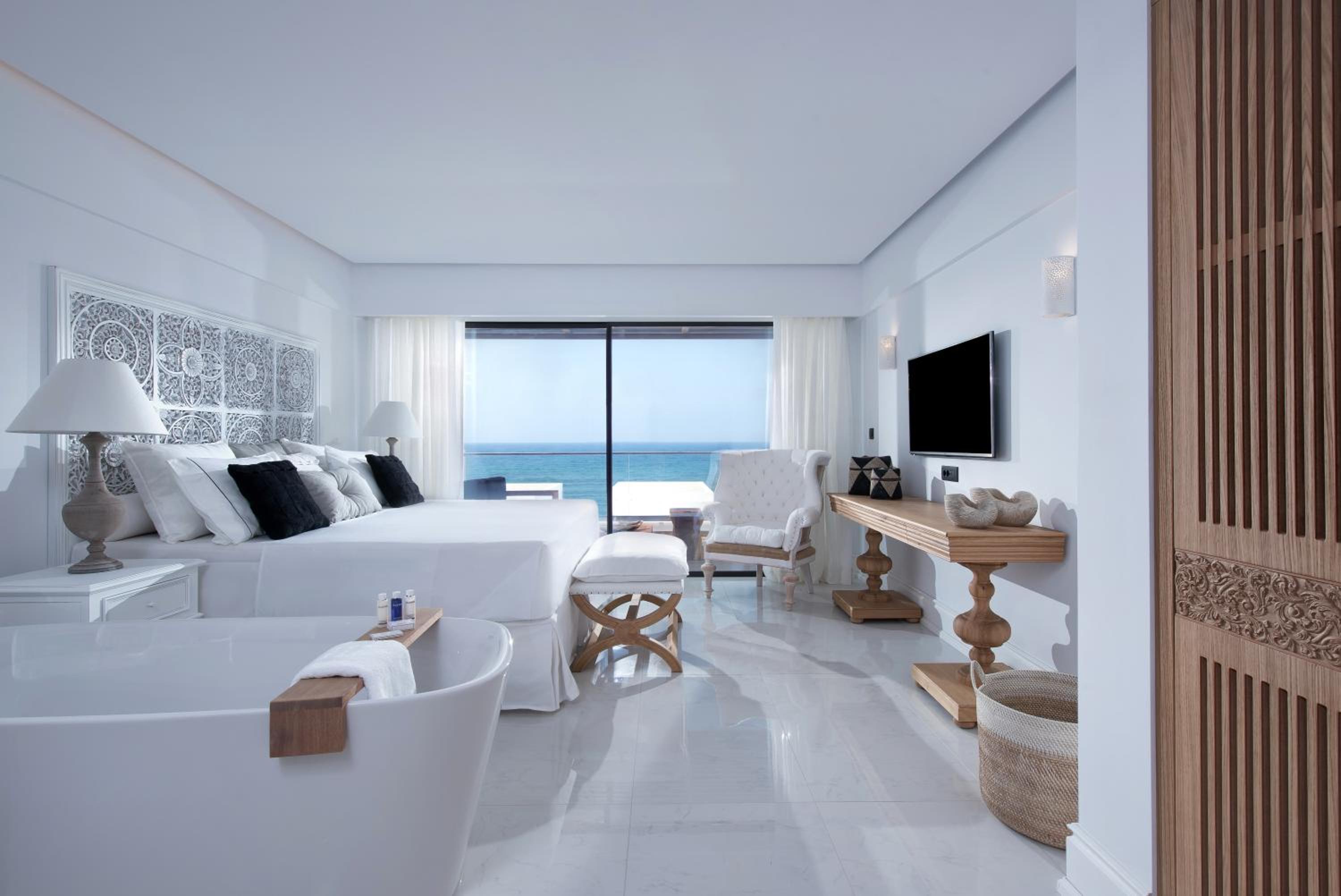 Thalassa Deluxe Guestroom - Sea Front