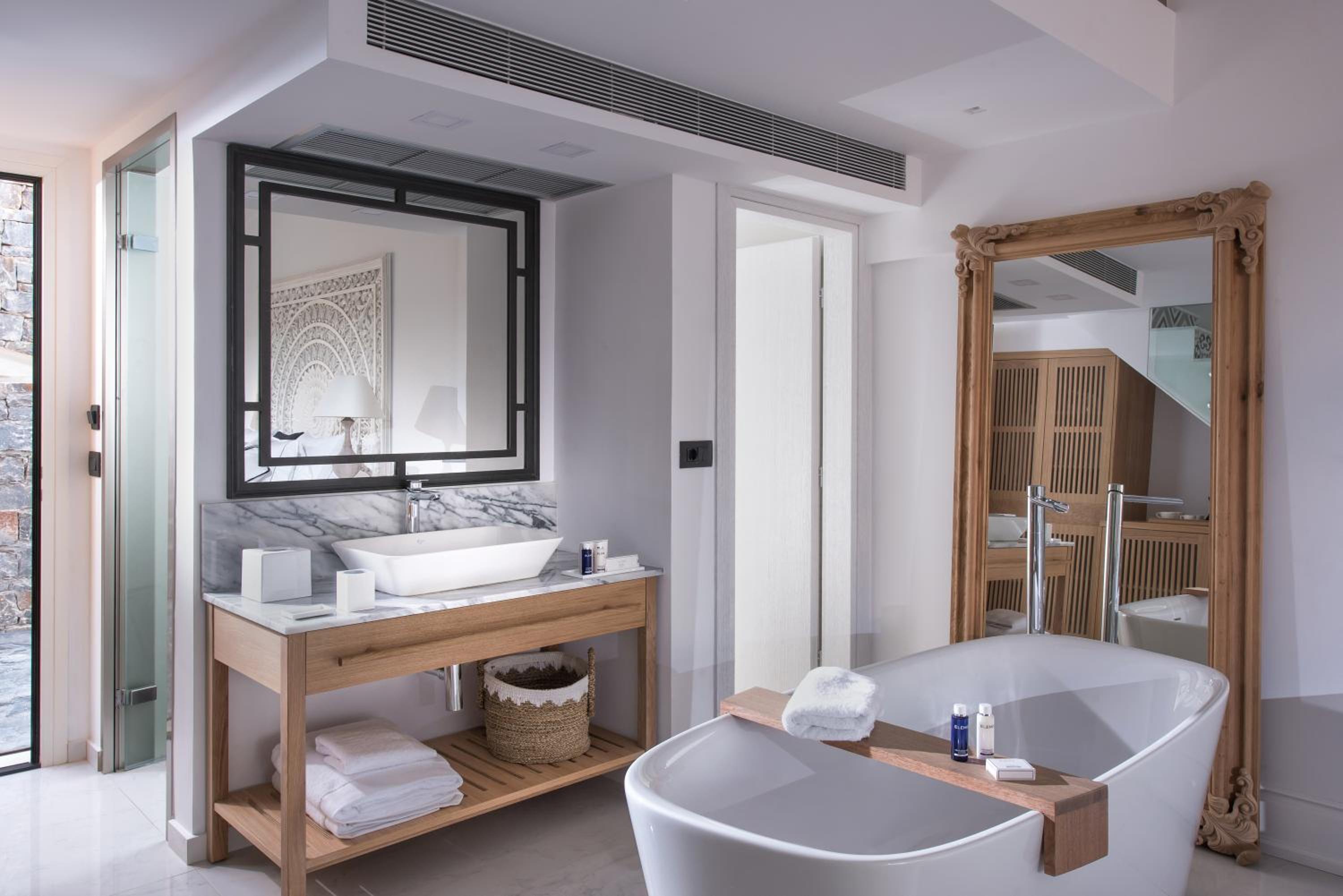 Luxury Guestroom with Private Spa Bath thumbnail 5