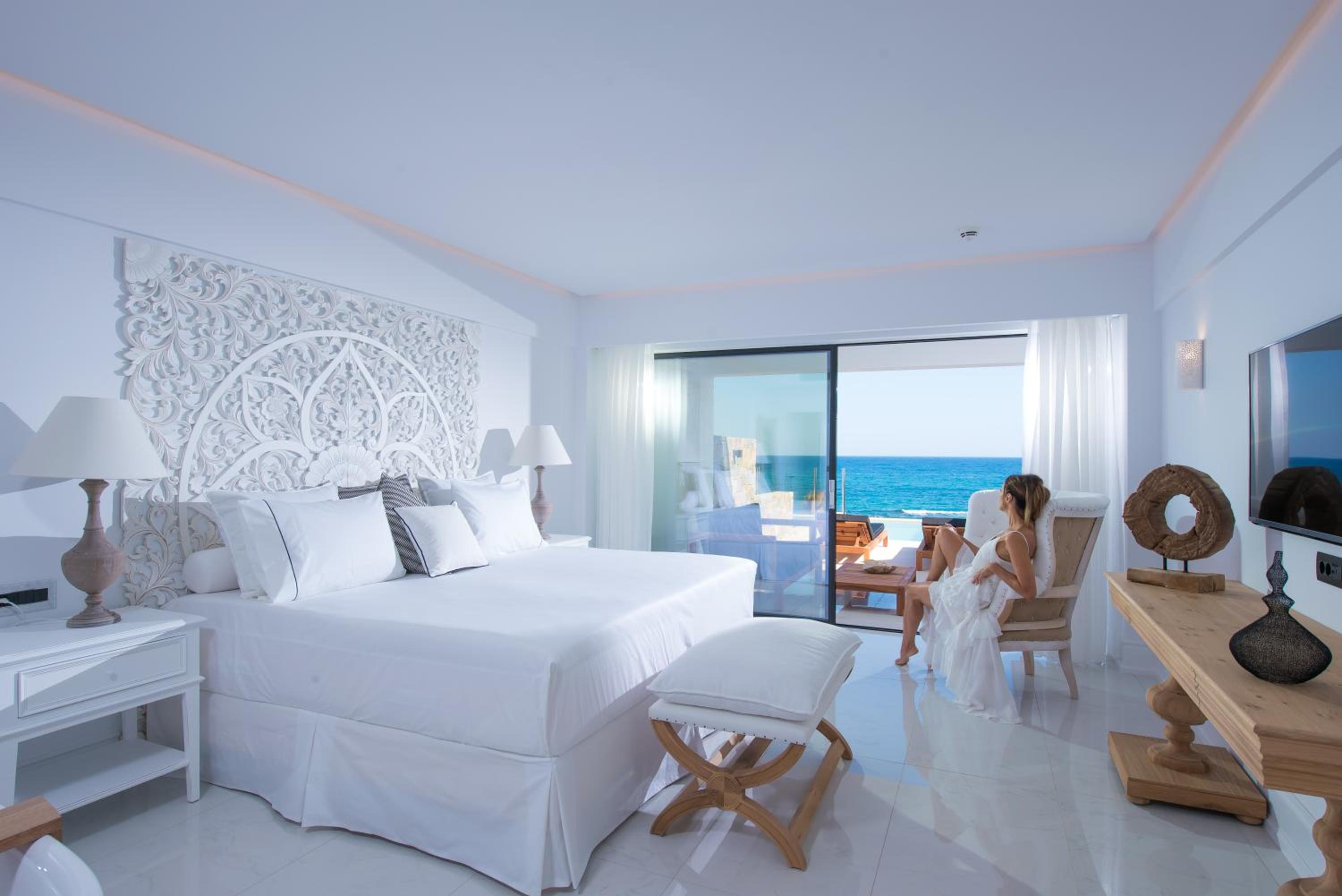 Loft Luxury Guestroom with Private Pool - Sea Front thumbnail 5