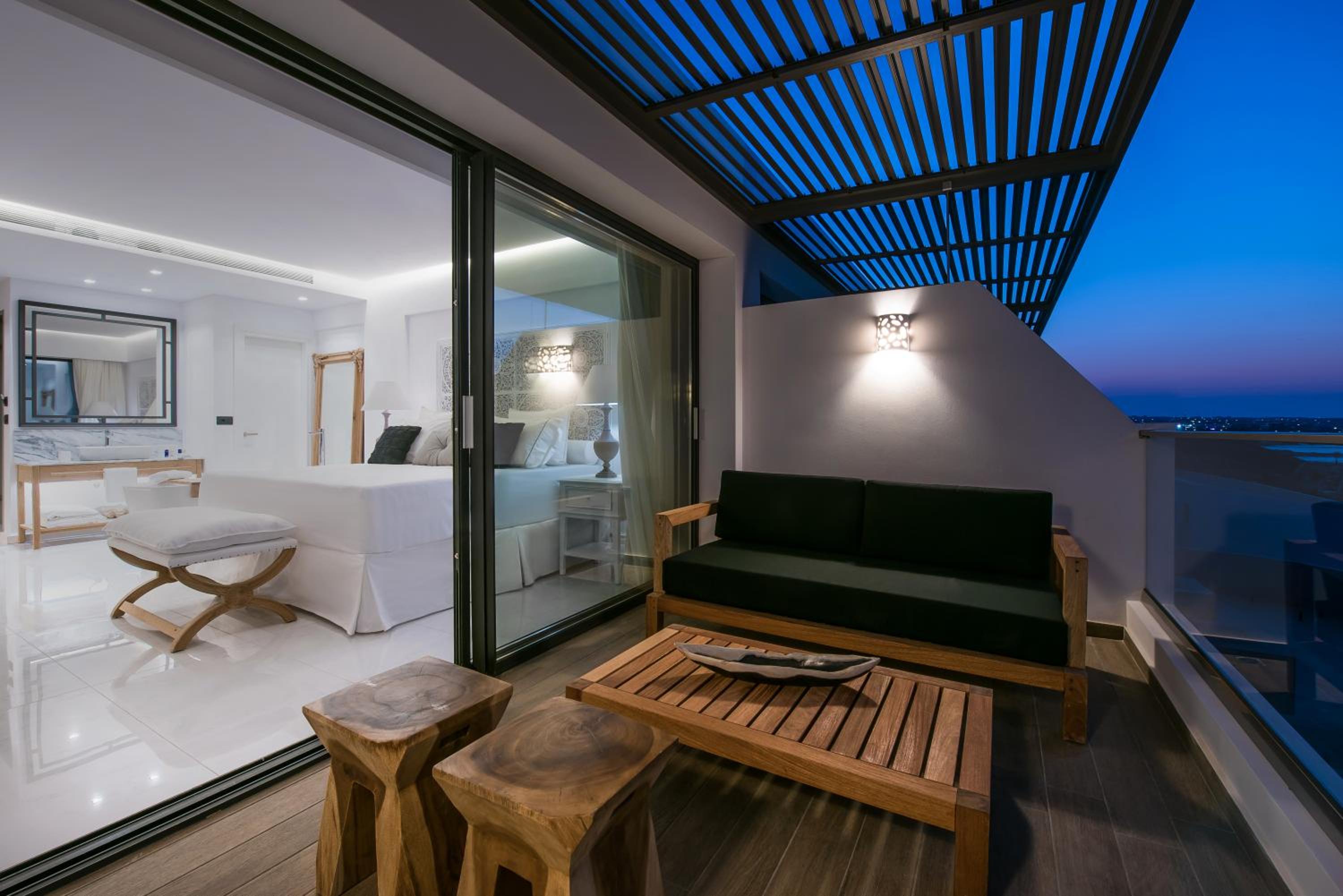 Thalassa Deluxe Guestroom - Sea Front