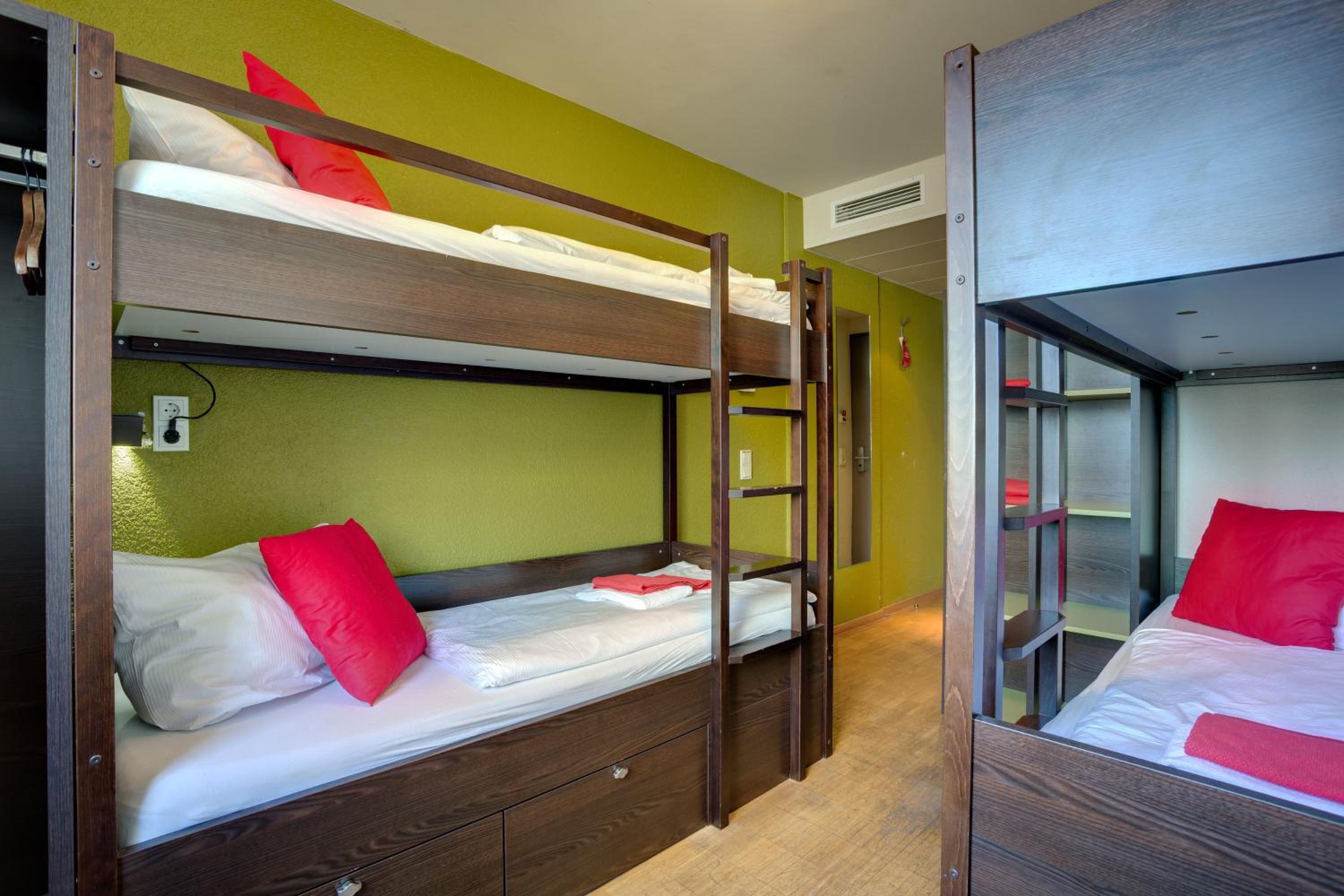 Bed in 4-Bed Mixed Dormitory Room photo 3