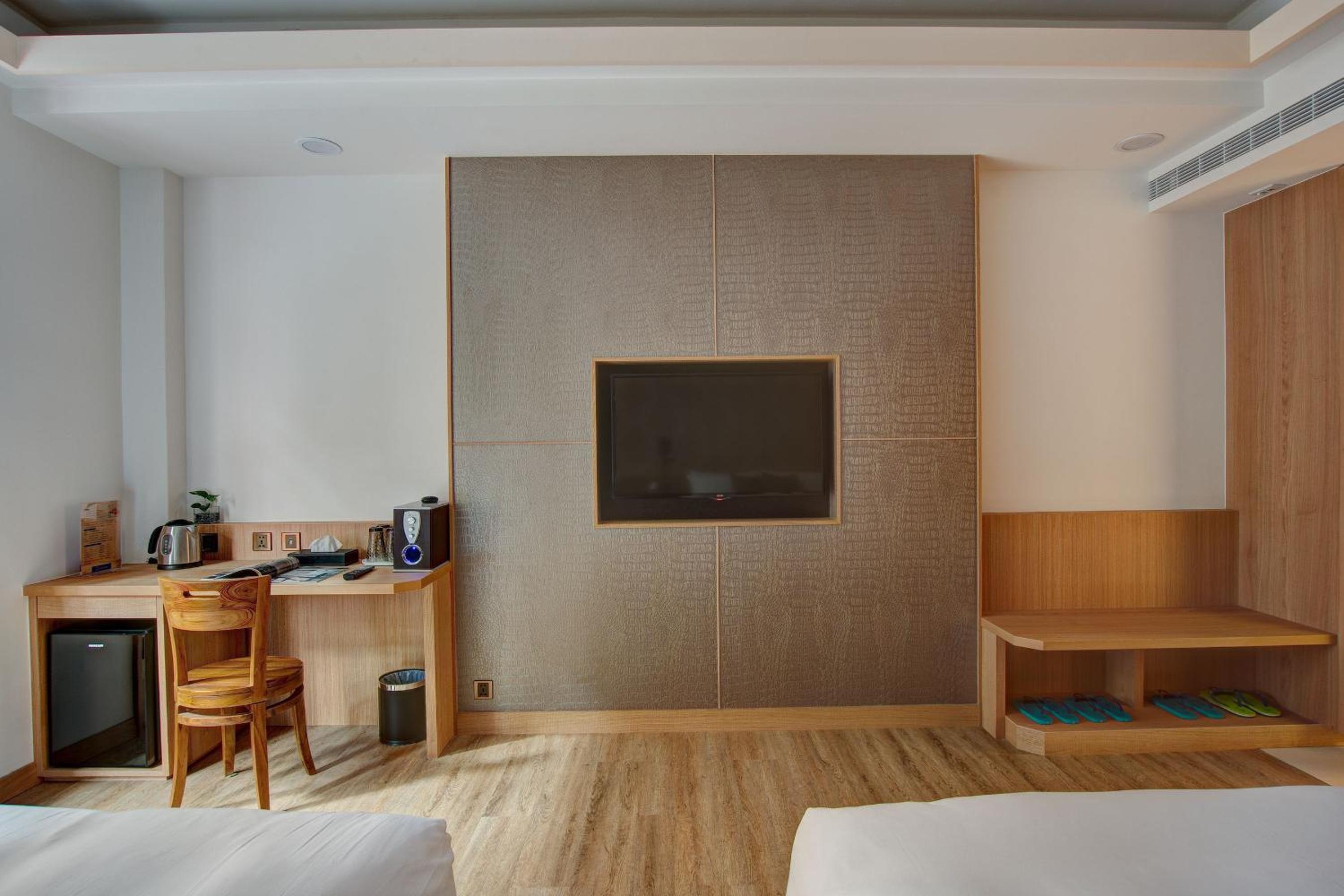 Double Room with Balcony - Photo 15