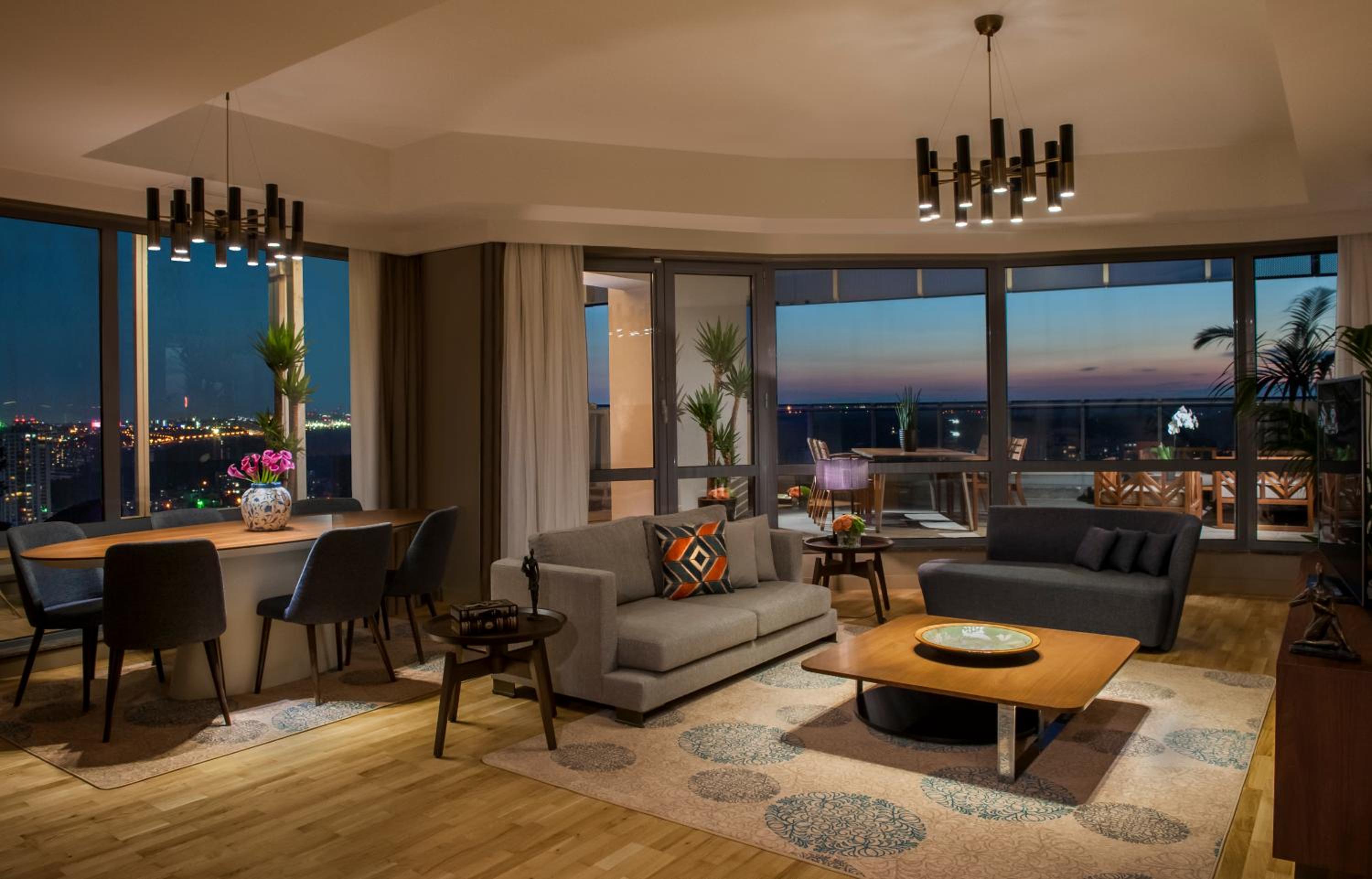 Four-Bedroom Executive Apartment photo 2