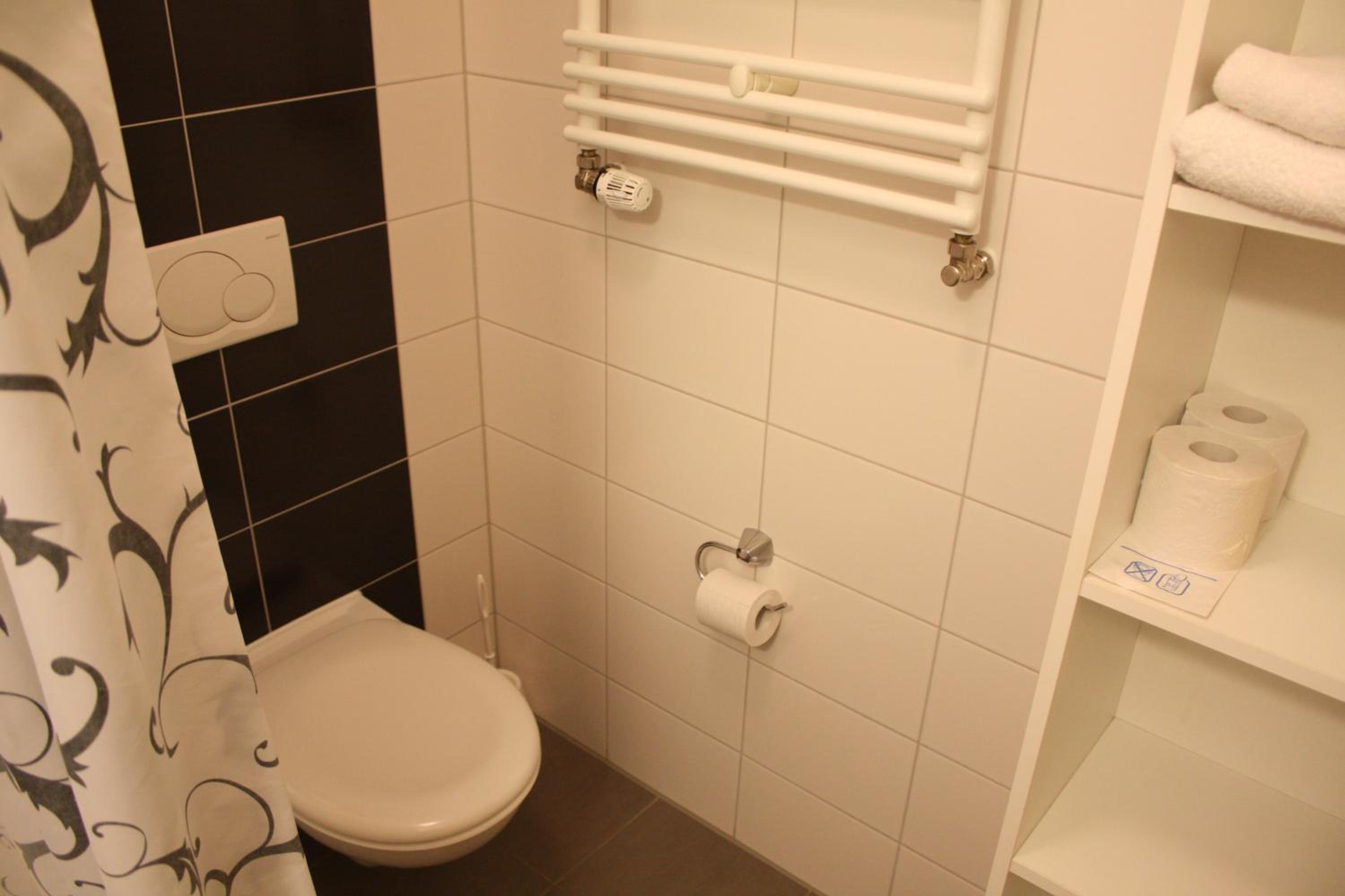 Double or Twin Room - Photo 8
