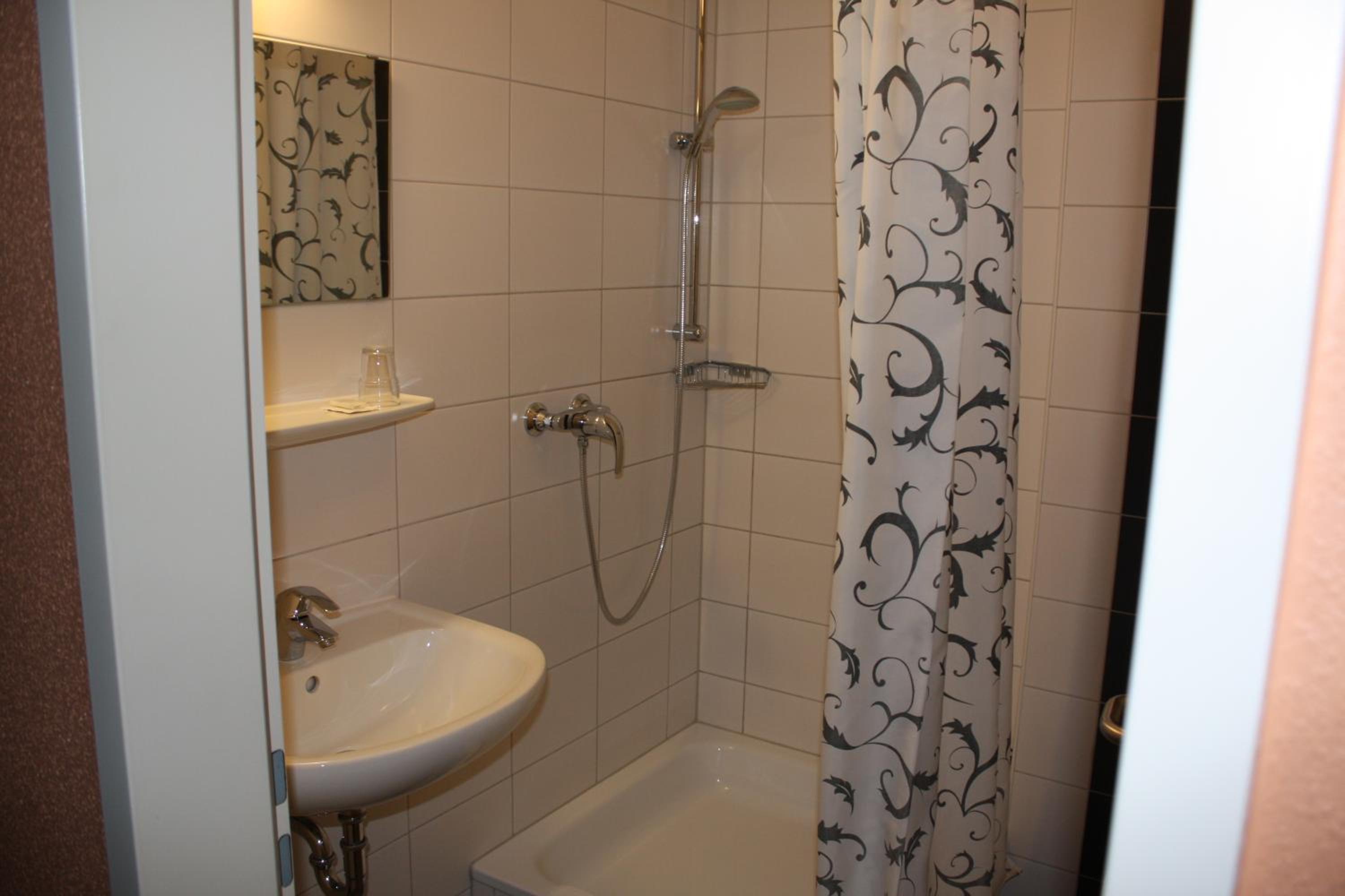 Double or Twin Room - Photo 7