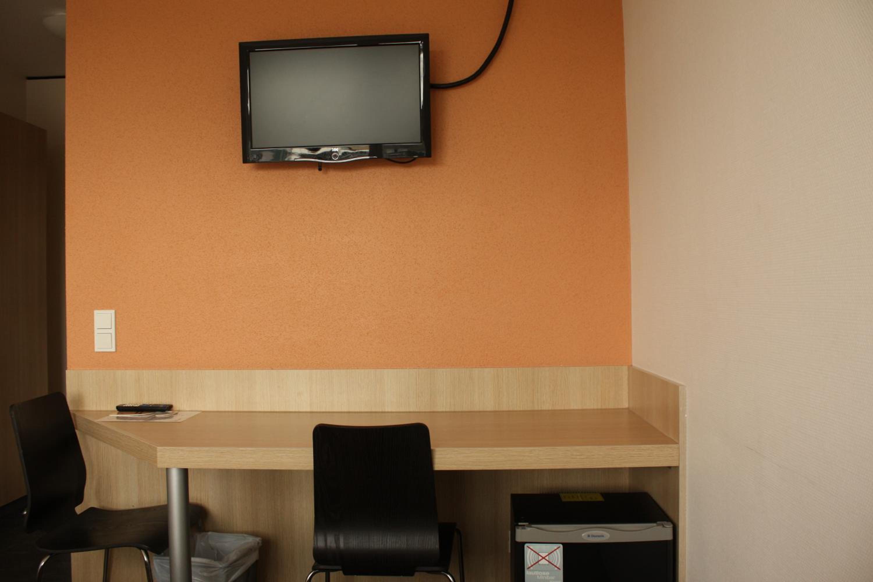 Double or Twin Room - Photo 9
