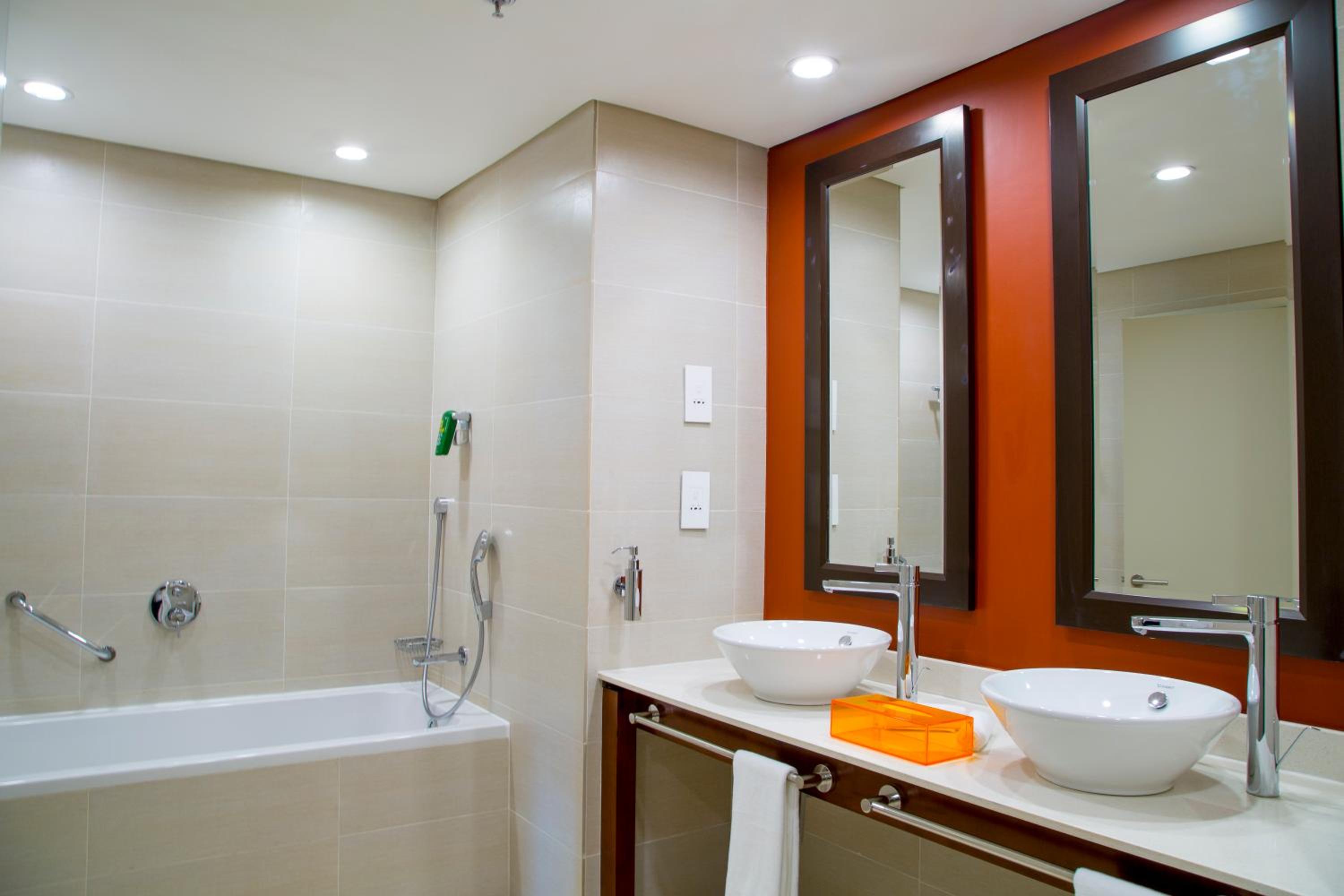 One-Bedroom Suite - Photo 2