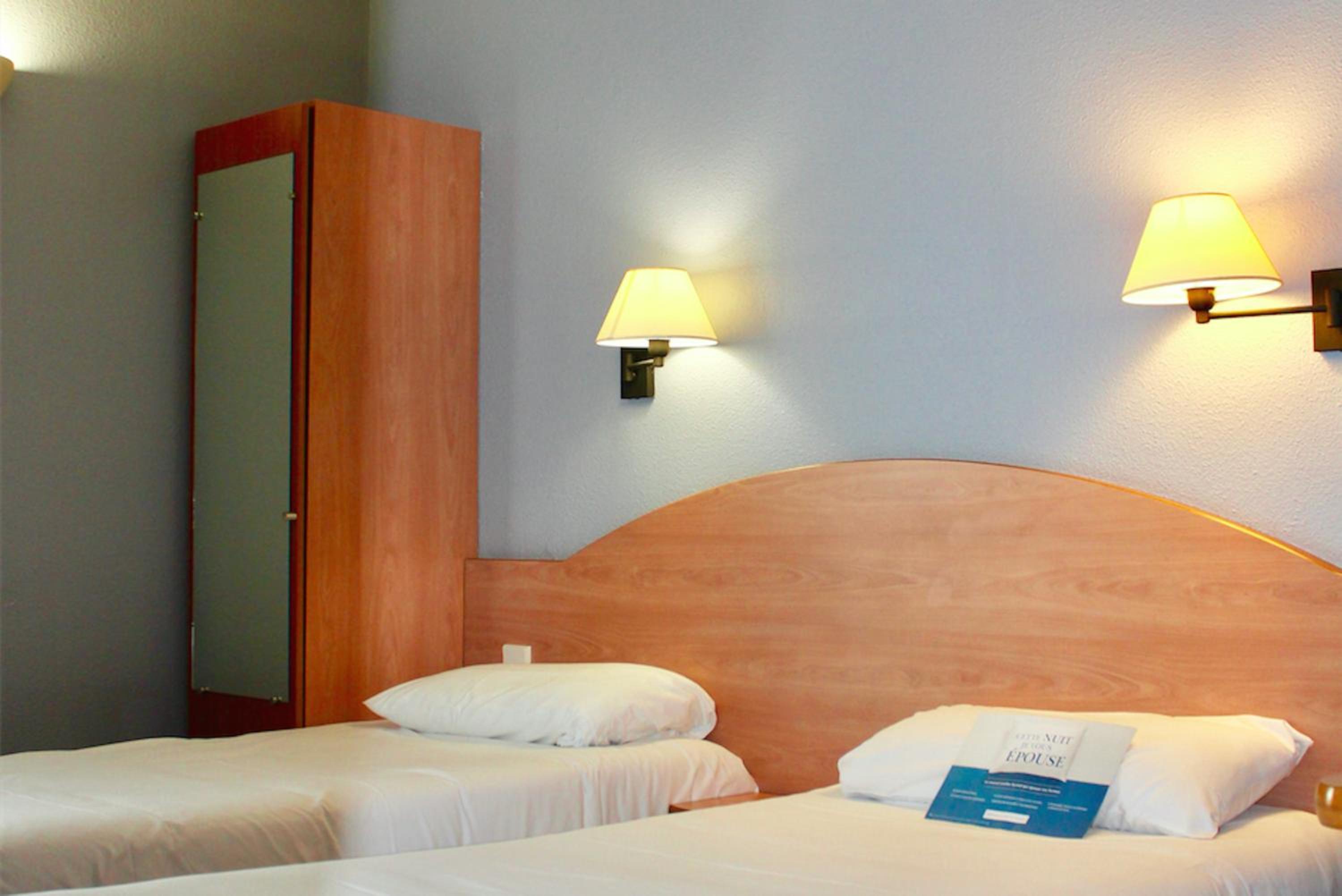 Twin Room - Photo 1