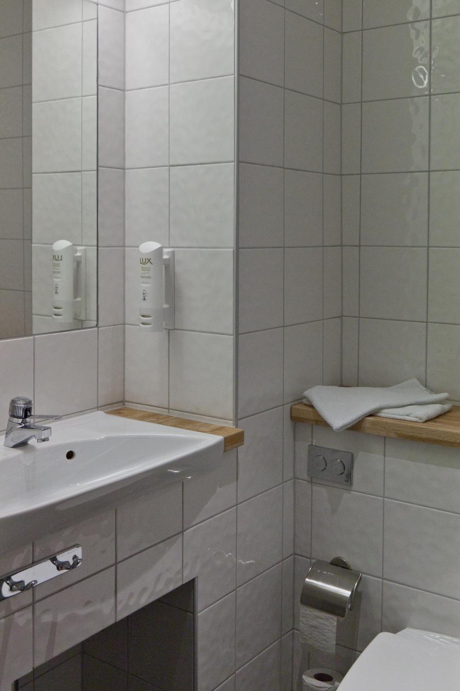 Twin Room - Photo 3