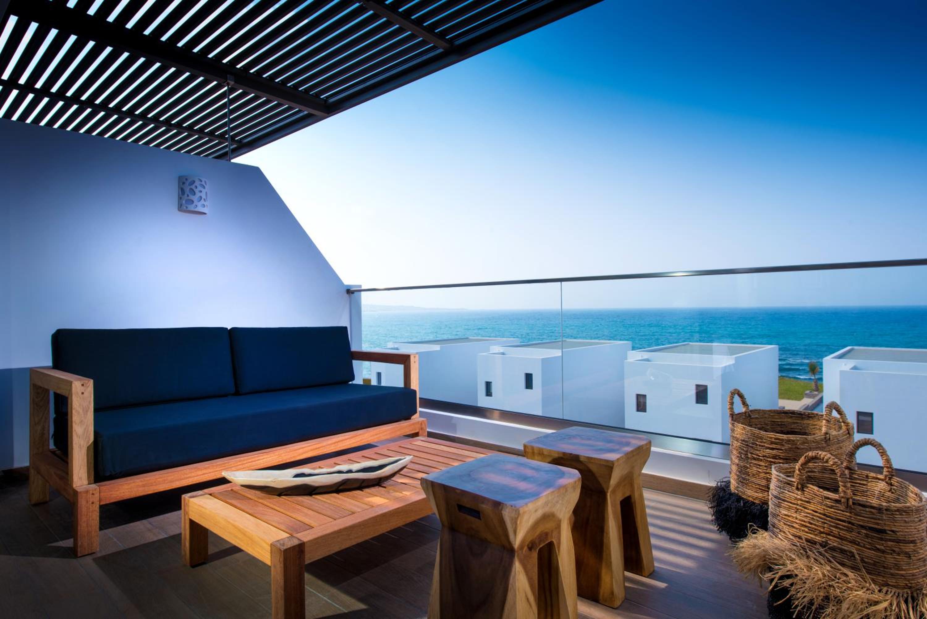 Loft Deluxe Guestroom with Sea View
