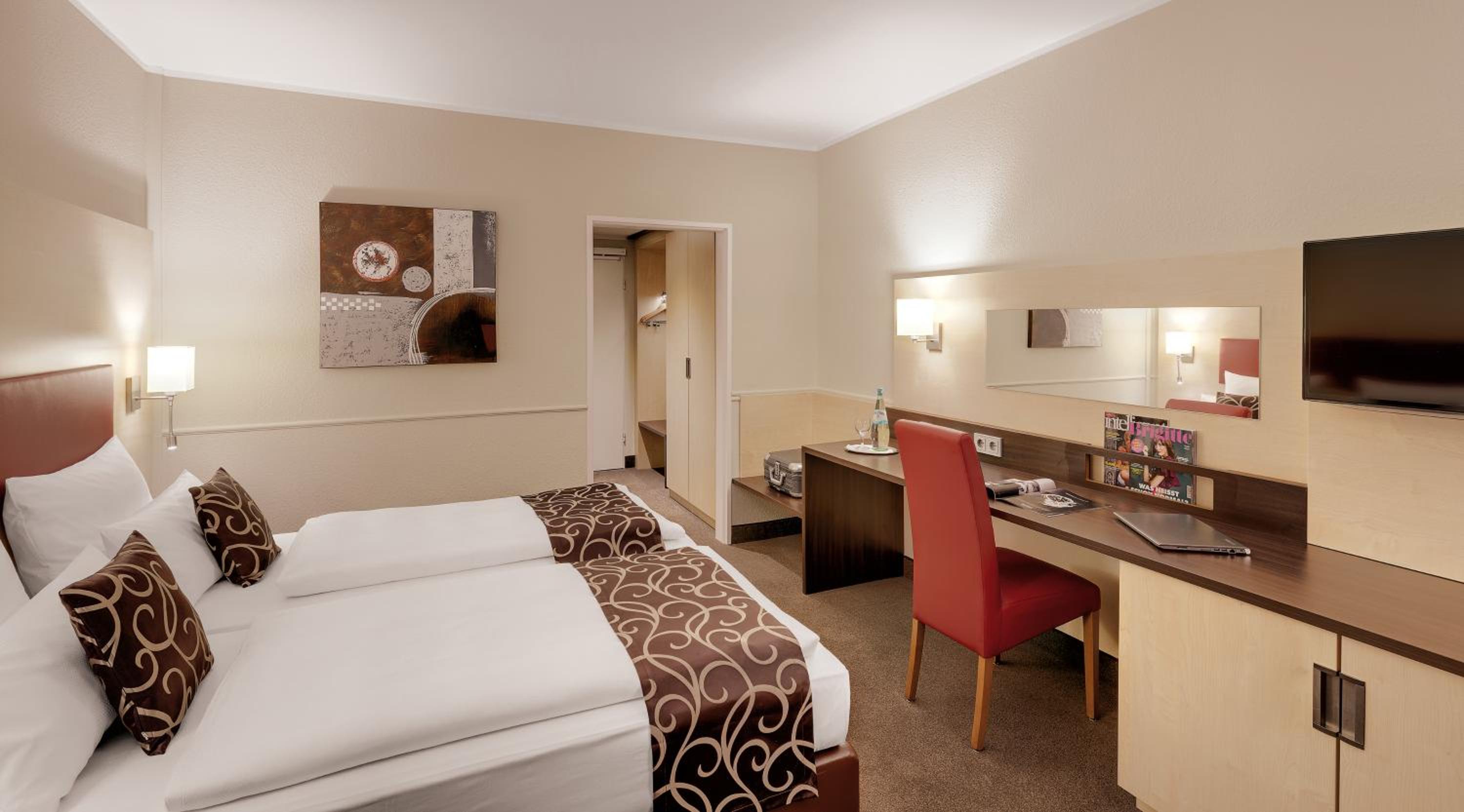 Standard Twin Room - Photo 2
