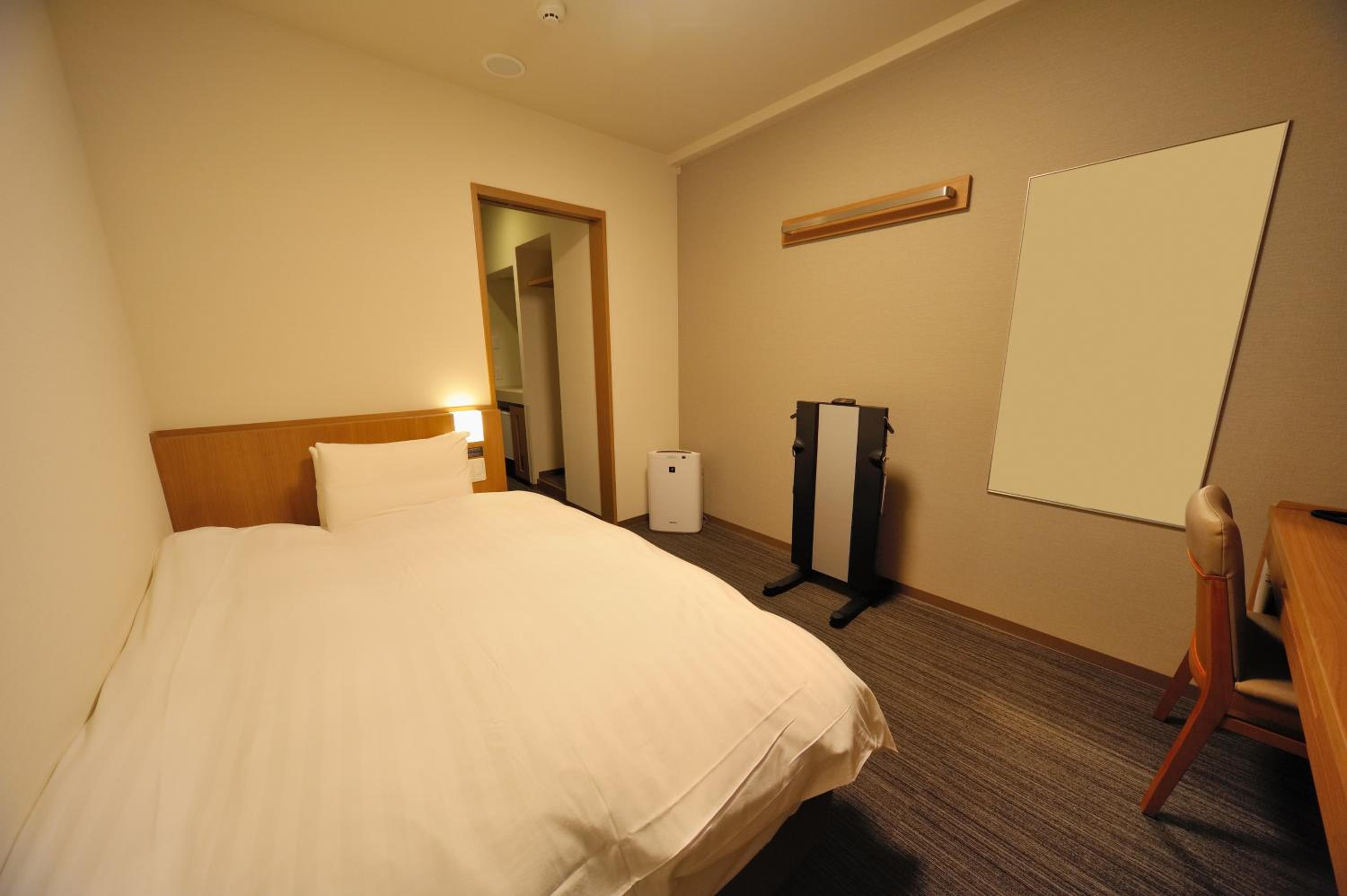 Single Room - Non-Smoking - No Daily Cleaning photo 3