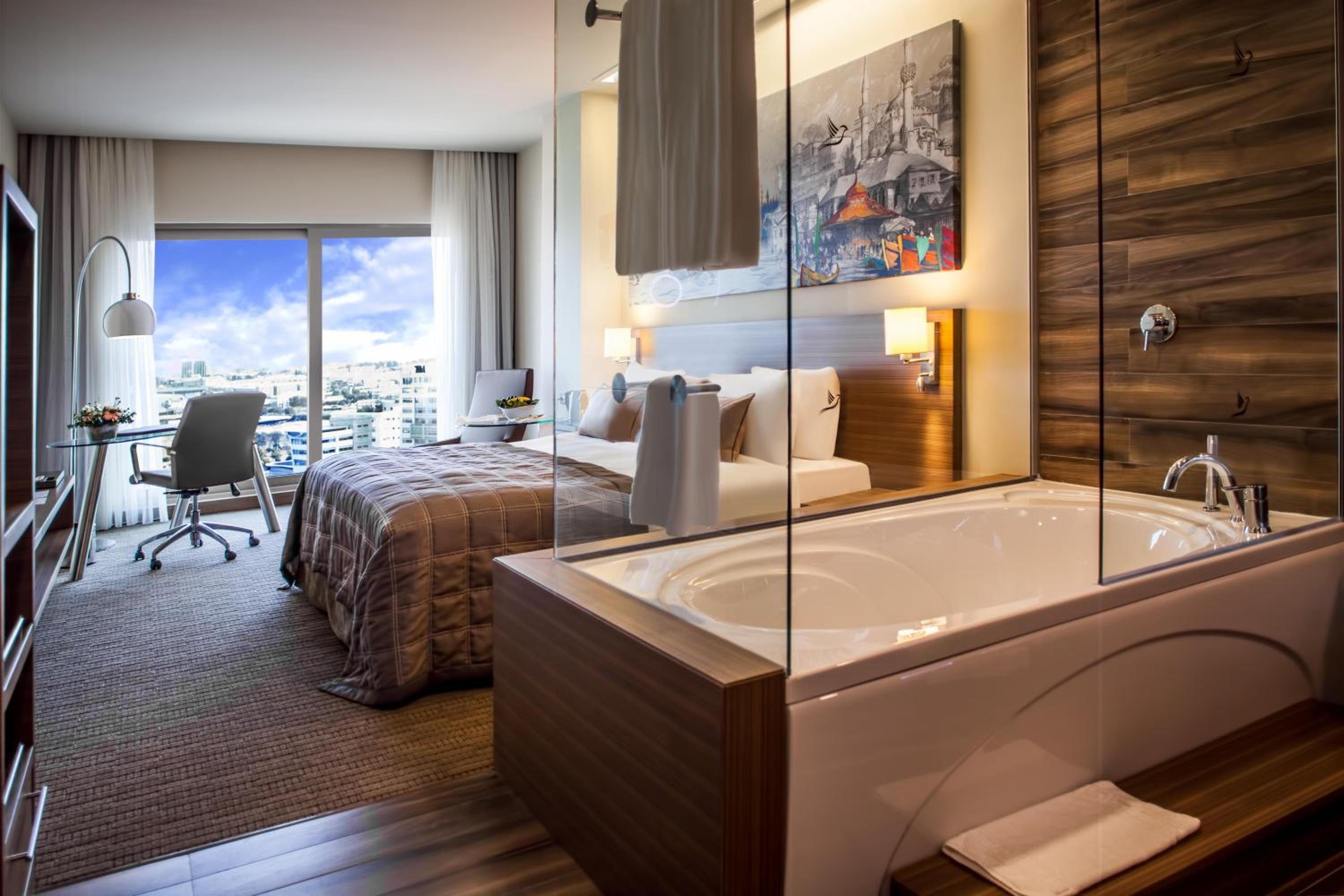 Executive Corner Room with Bath photo 3