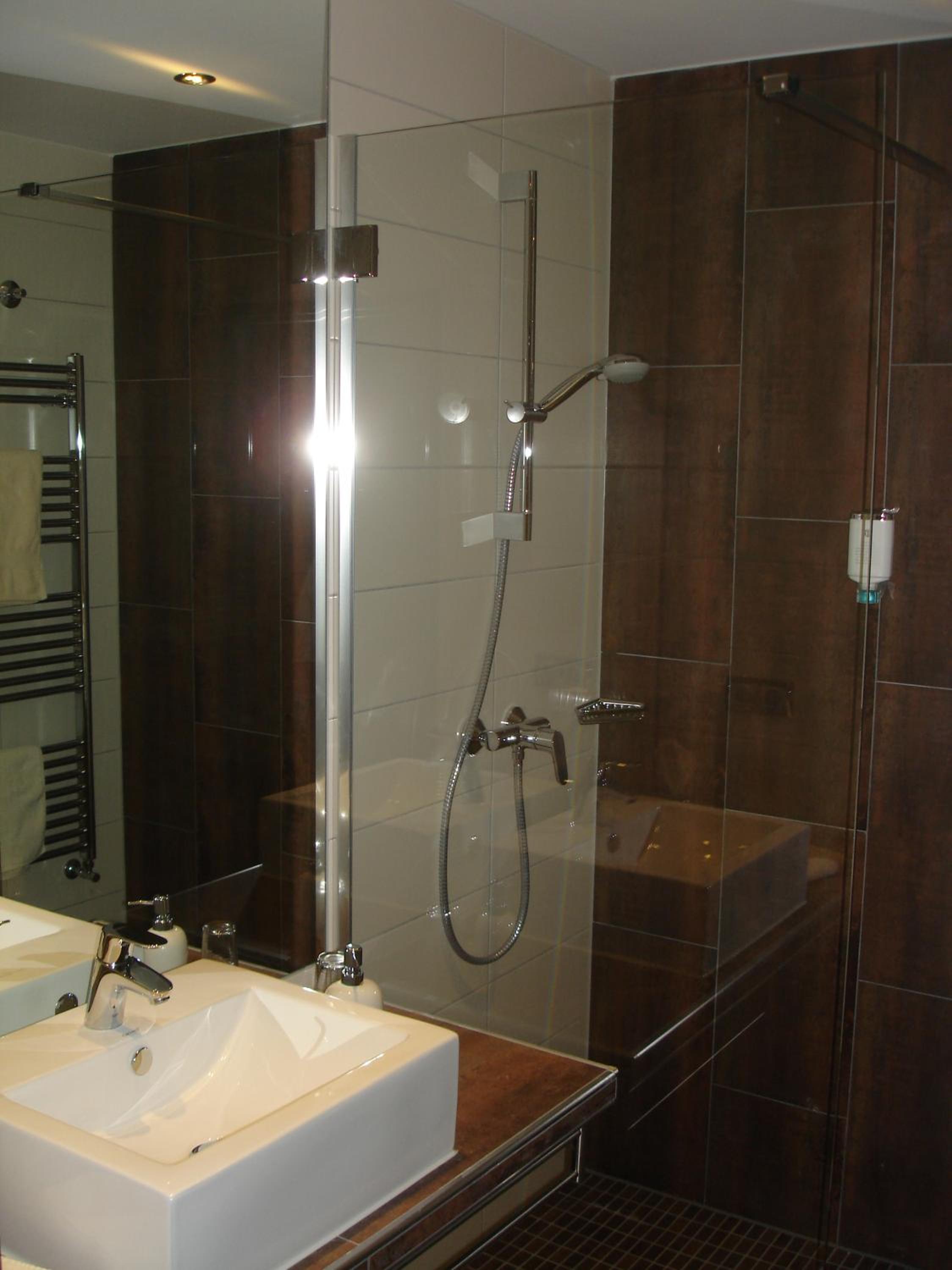 Double or Twin Room - Photo 2