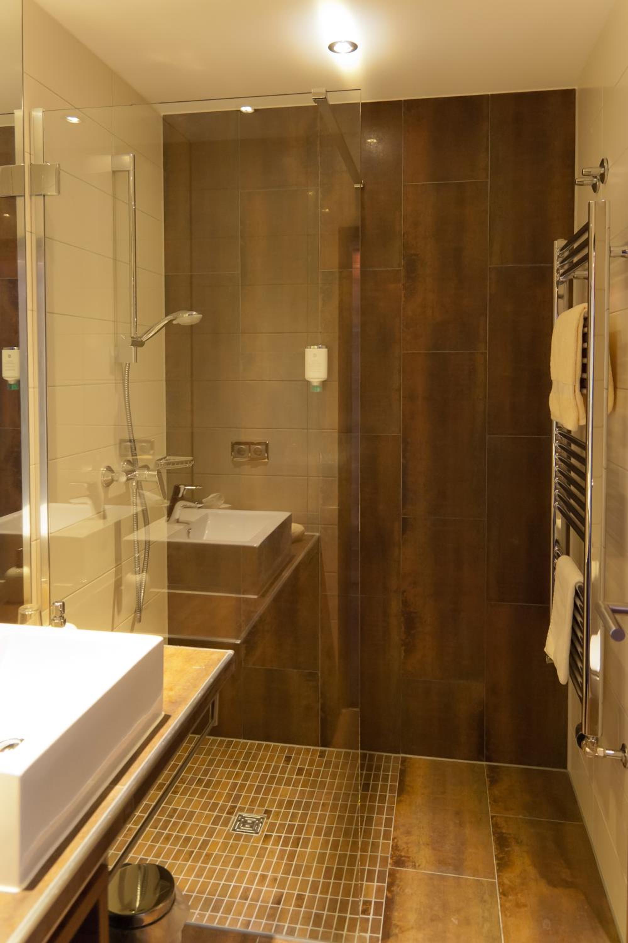 Double or Twin Room - Photo 4