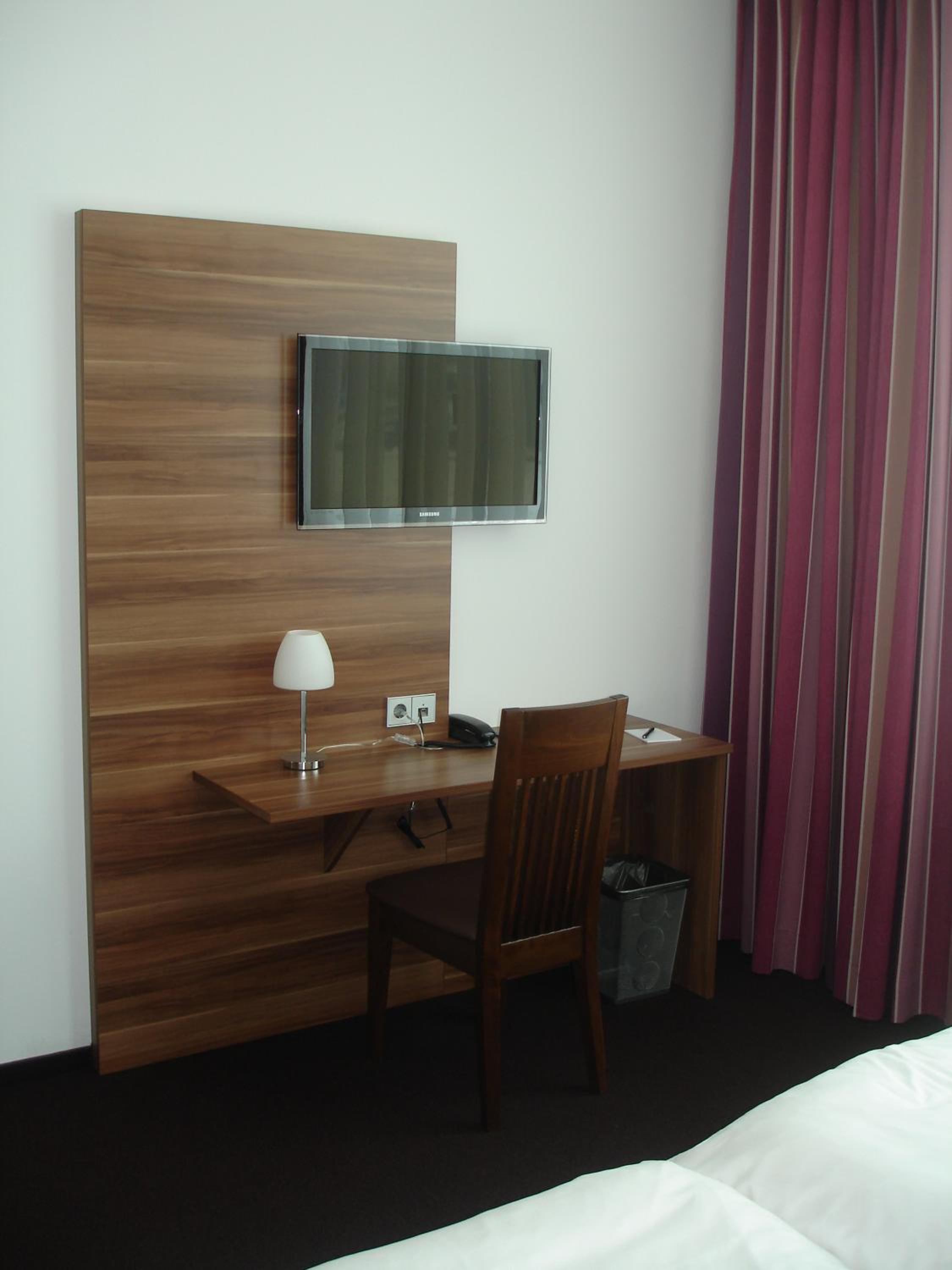 Double or Twin Room - Photo 3