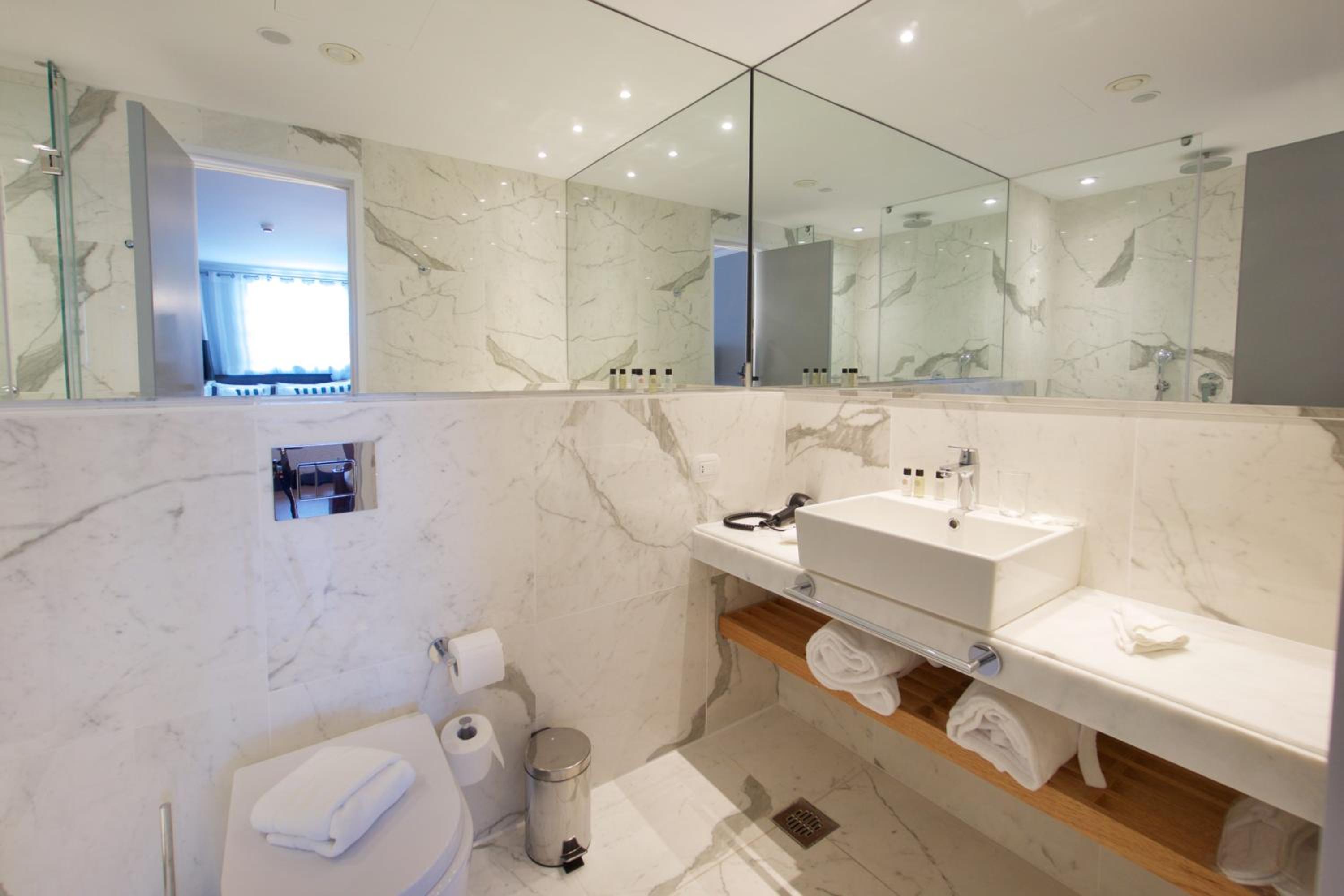 Superior Double Room (No Balcony) photo 2