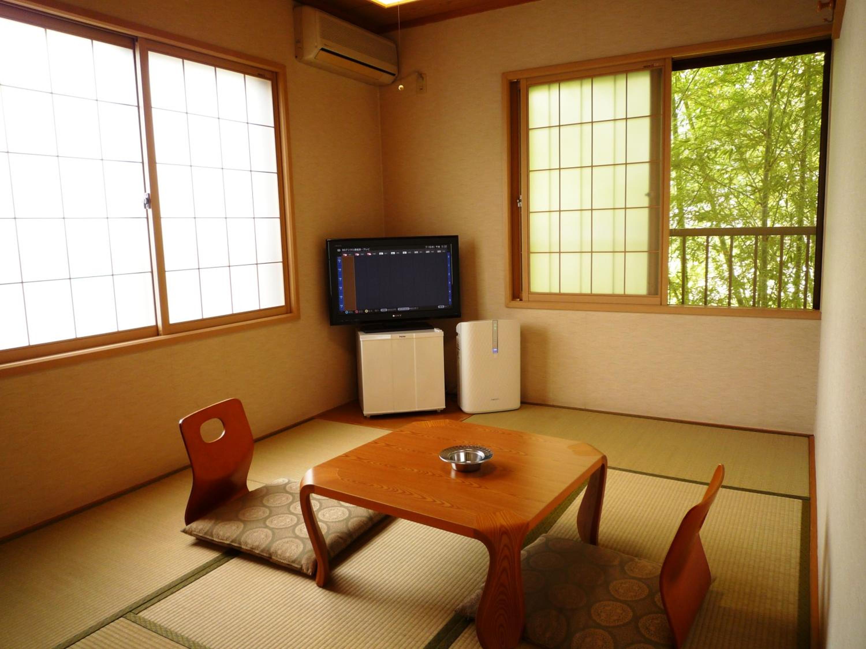 Japanese-Style Room with Private Bathroom photo 2