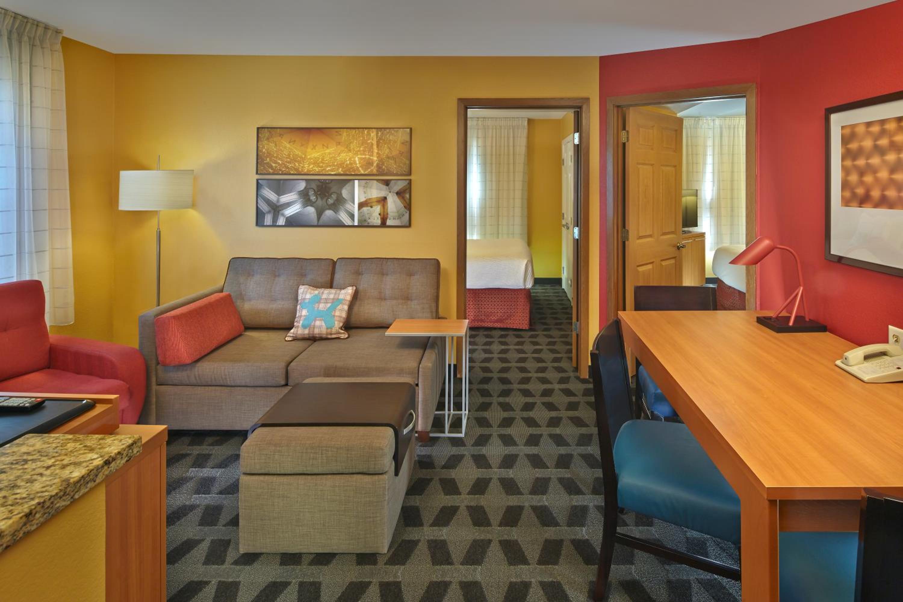 Two-Bedroom Queen Suite photo 1