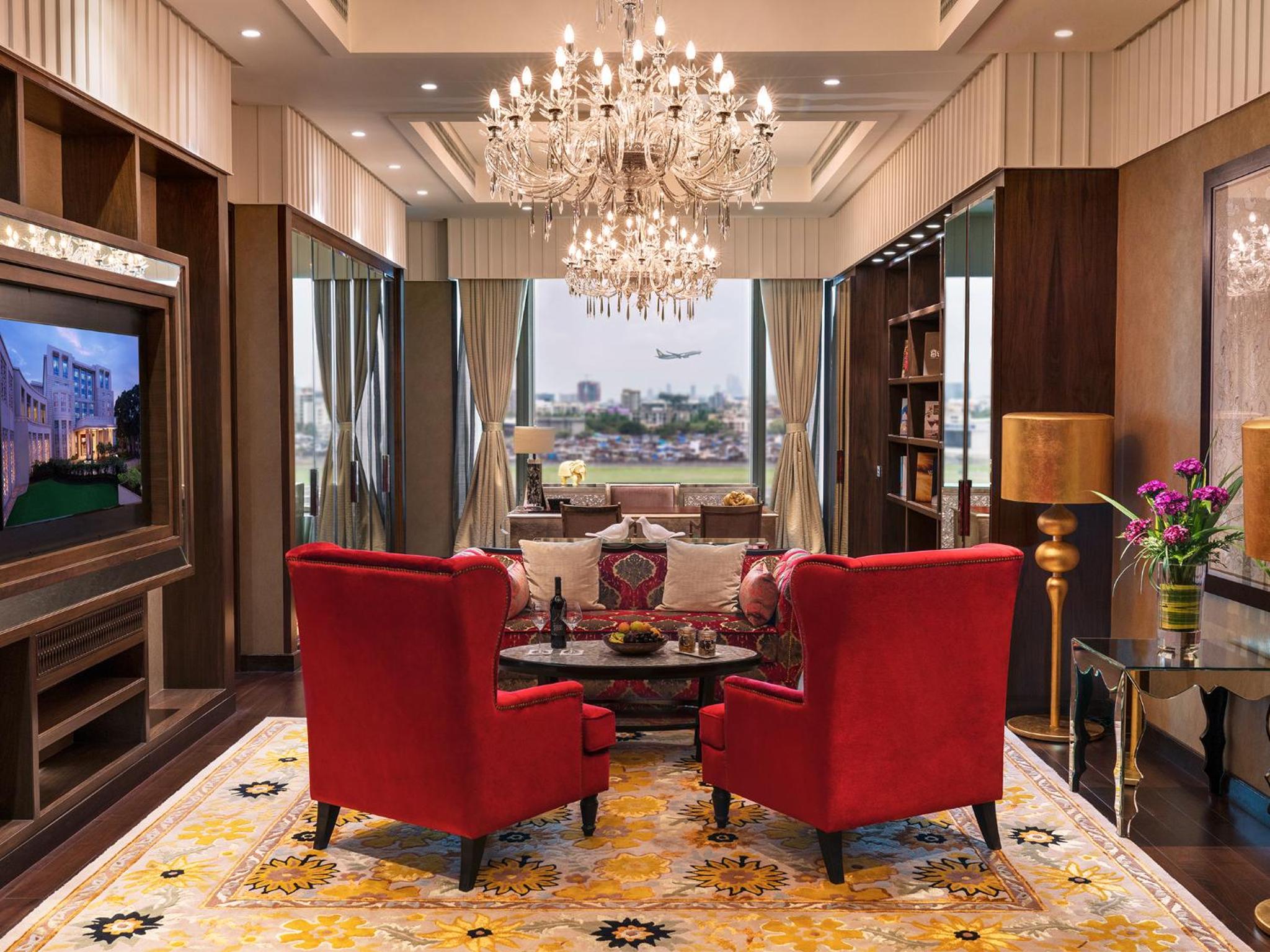 Presidential Suite with Breakfast, Two Way Airport Transfers, Evening Cocktail Hours & High-Tea Presidential Suite with Breakfast, Two Way Airport Transfers, Evening Cocktail Hours & High-Tea