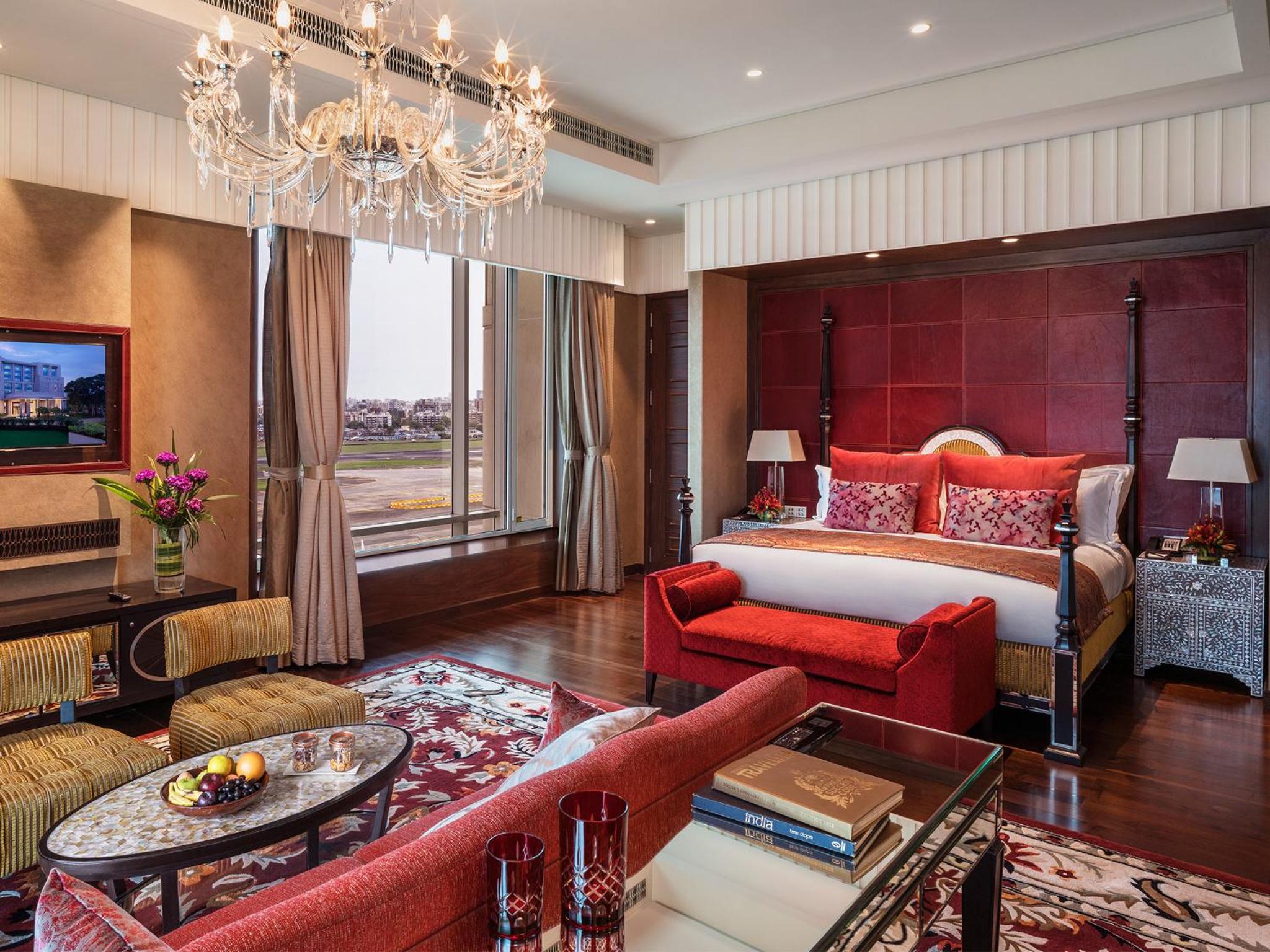 Grand Suite with Breakfast, Two Way Airport Transfers, Evening Cocktail Hours & High-Tea Grand Suite with Breakfast, Two Way Airport Transfers, Evening Cocktail Hours & High-Tea