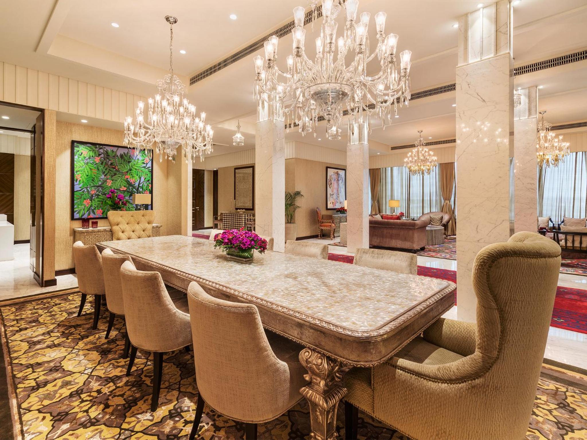 Presidential Suite with Breakfast, Two Way Airport Transfers, Evening Cocktail Hours & High-Tea Presidential Suite with Breakfast, Two Way Airport Transfers, Evening Cocktail Hours & High-Tea