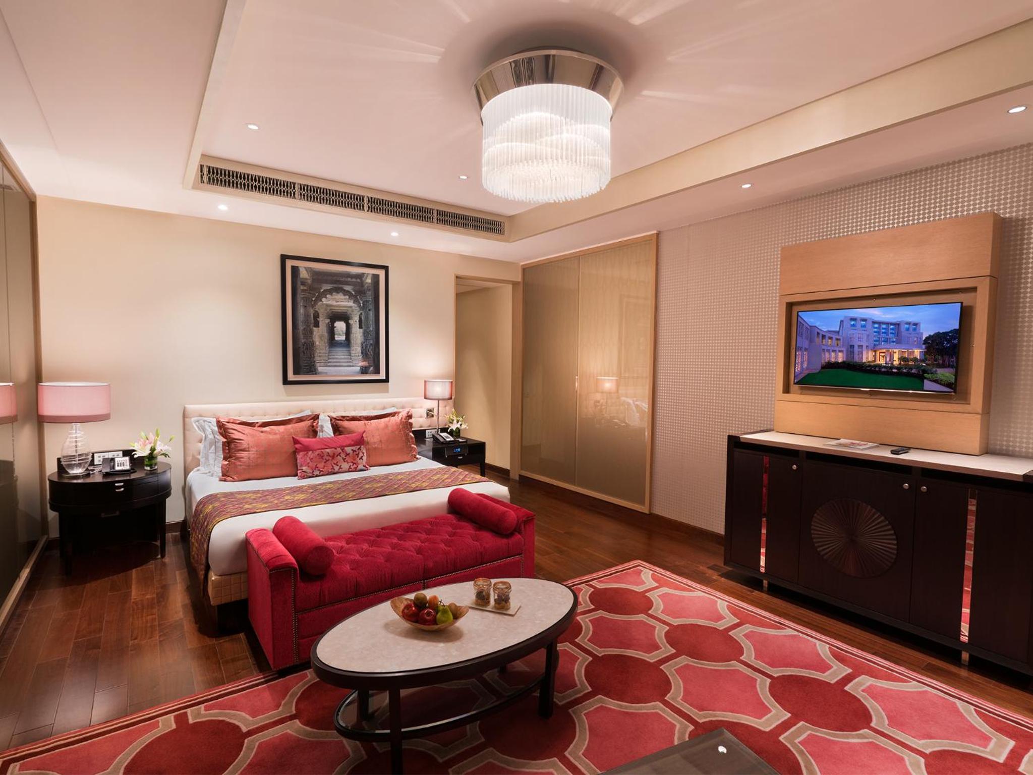 Taj Club Room City View King Bed with Breakfast, High-Tea & Evening Cocktail Hours - Photo 6