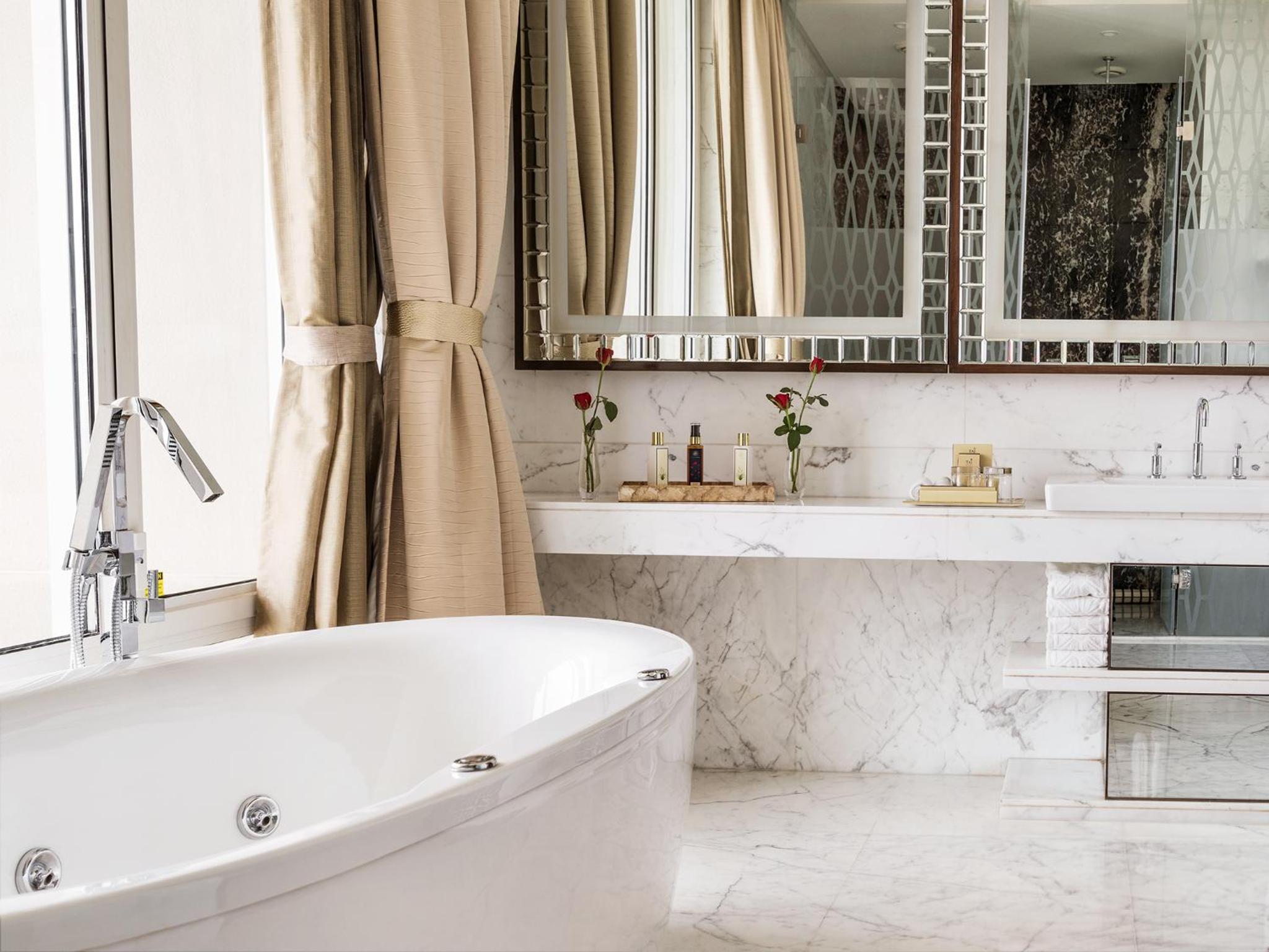 Presidential Suite with Breakfast, Two Way Airport Transfers, Evening Cocktail Hours & High-Tea Presidential Suite with Breakfast, Two Way Airport Transfers, Evening Cocktail Hours & High-Tea
