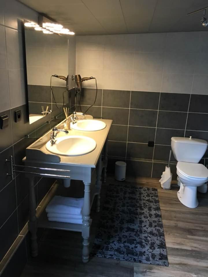 One-Bedroom House photo 2