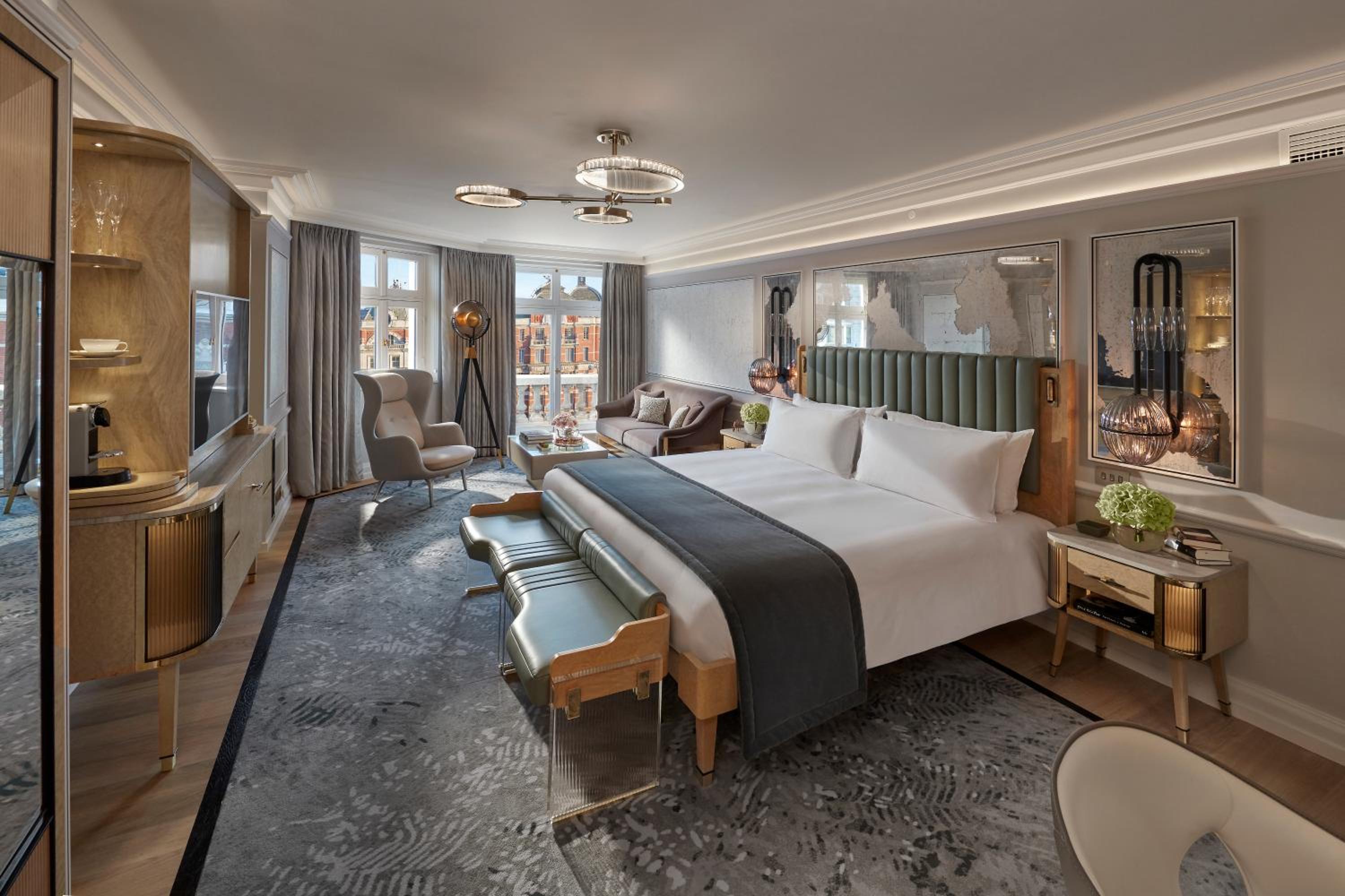 Mandarin Junior Suite King, Mandarin Oriental Hyde Park, London