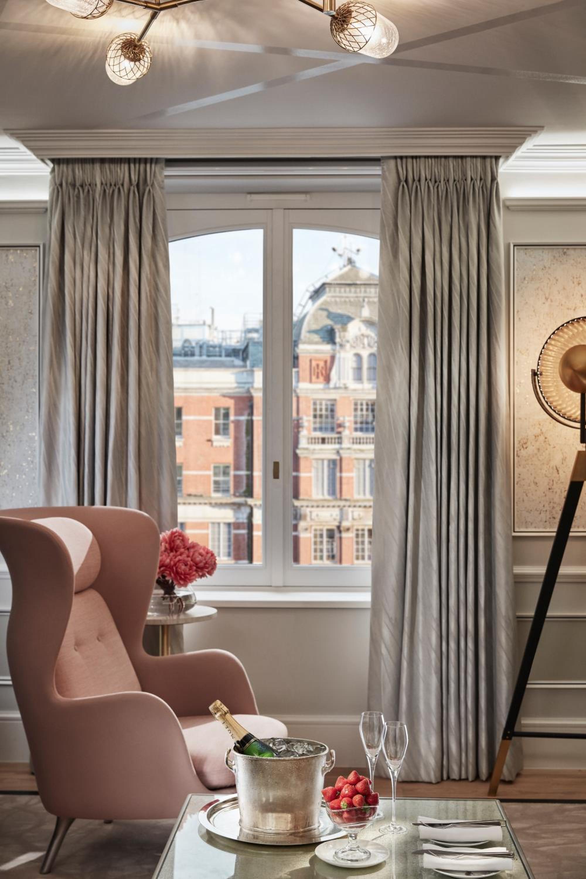 Knightsbridge Suite photo 3