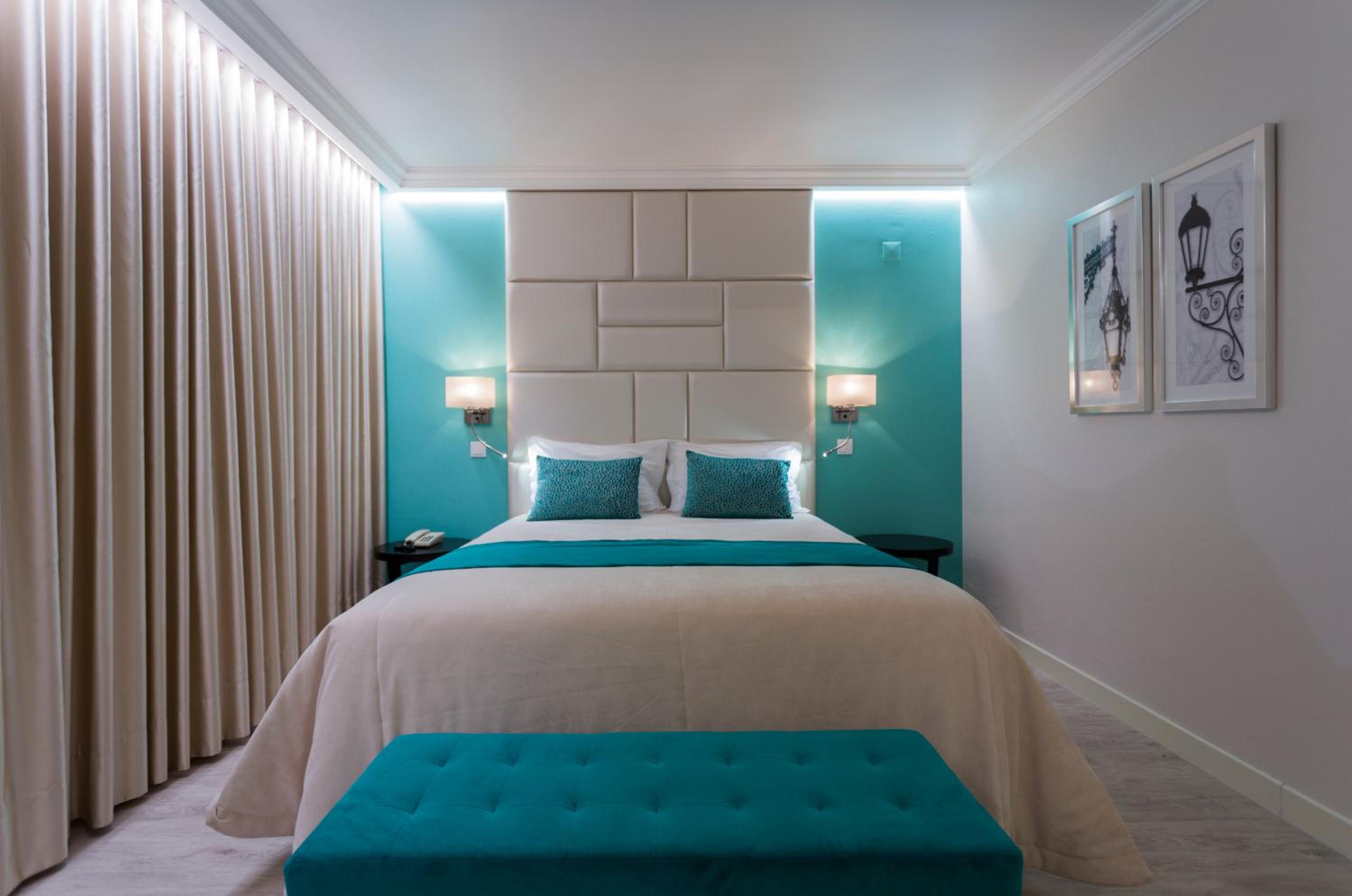 Suite - Photo 1