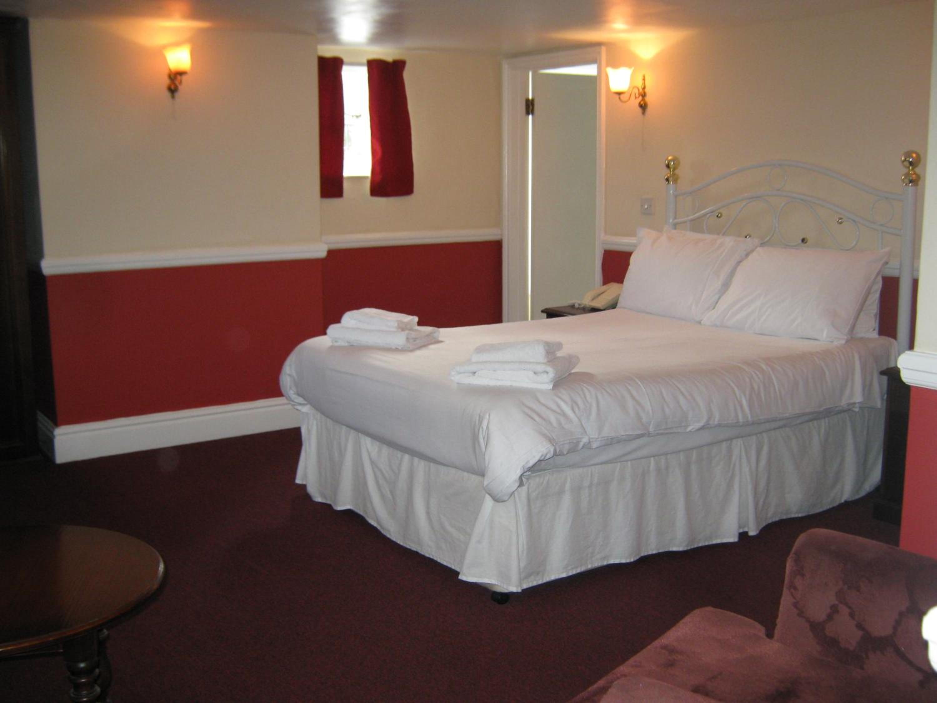 Honeymoon Suite - Photo 1