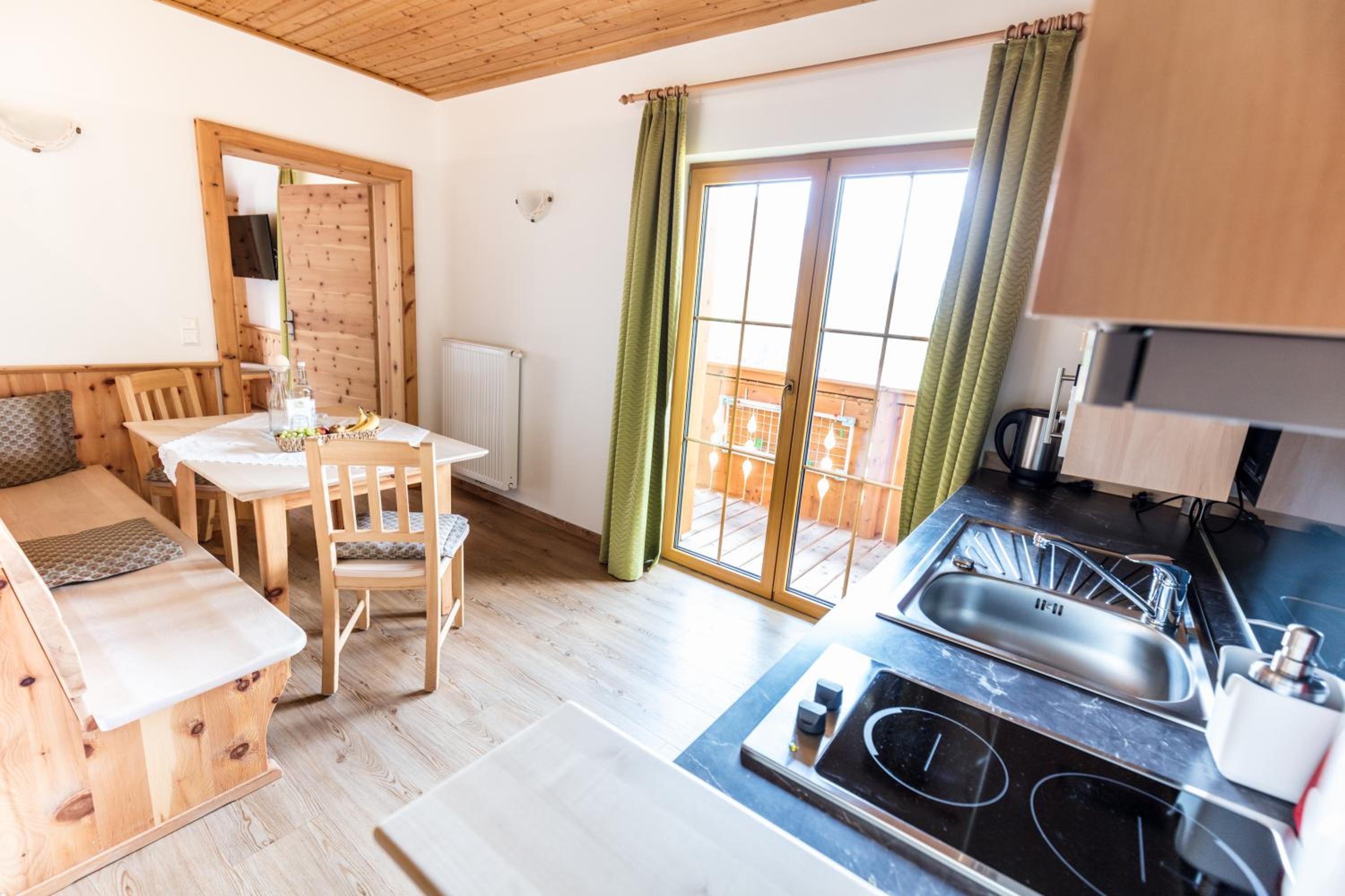 One-Bedroom Apartment with Balcony photo 2