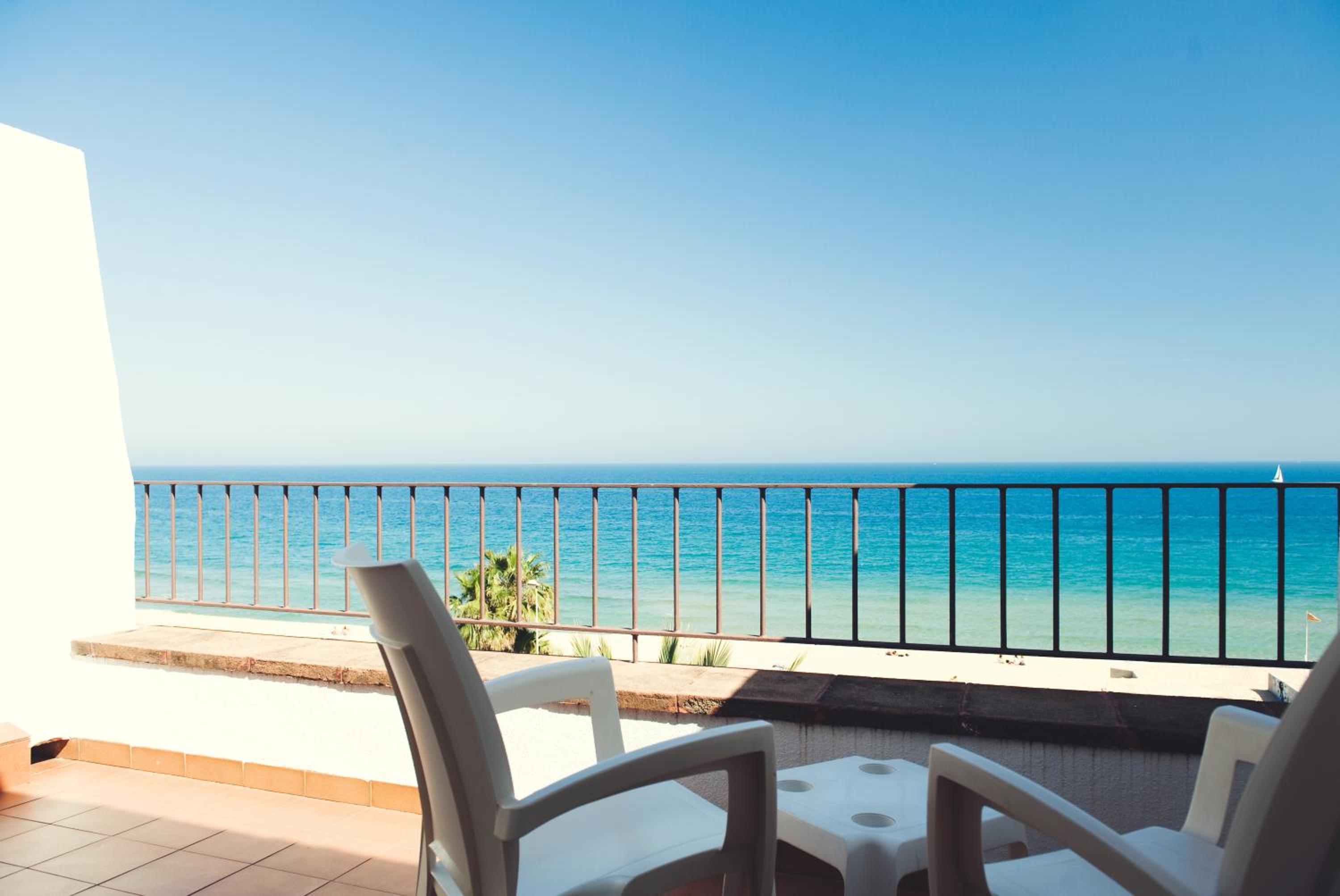 Double or Twin Room with Terrace - Sea View - Photo 11