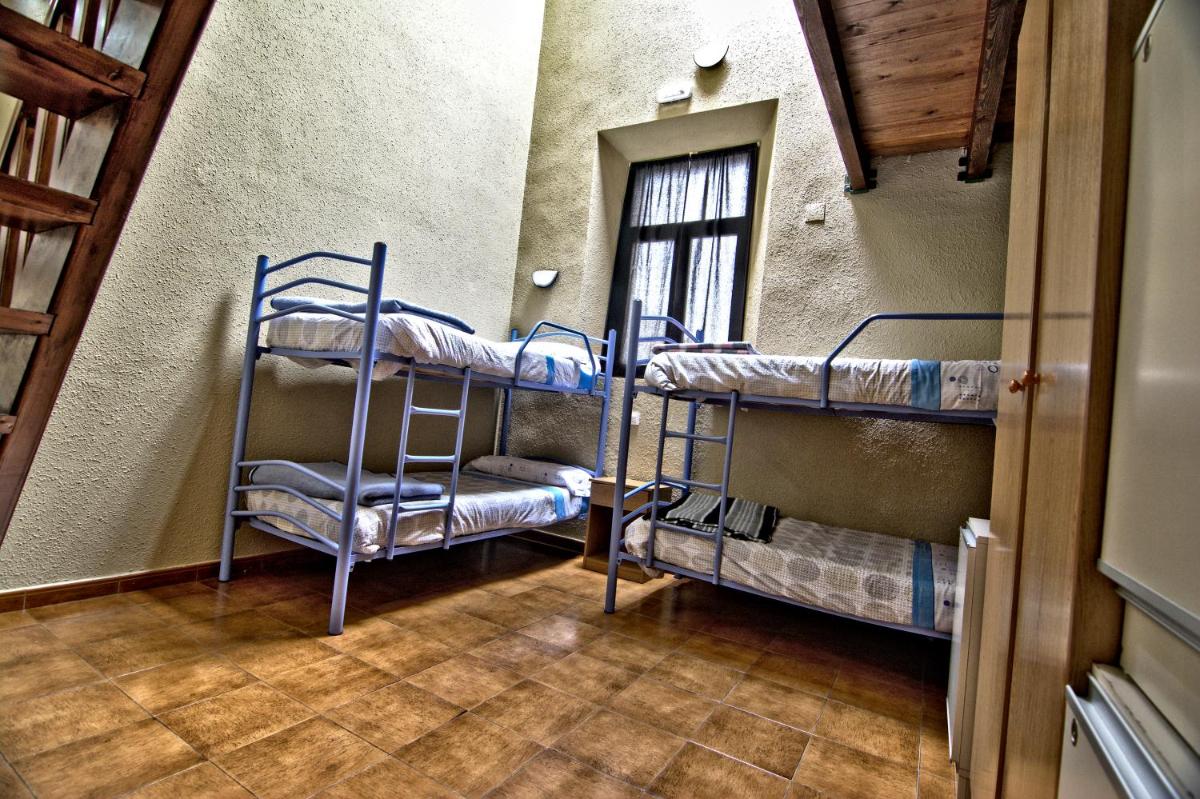 8-Bed Mixed Dormitory Room photo 2