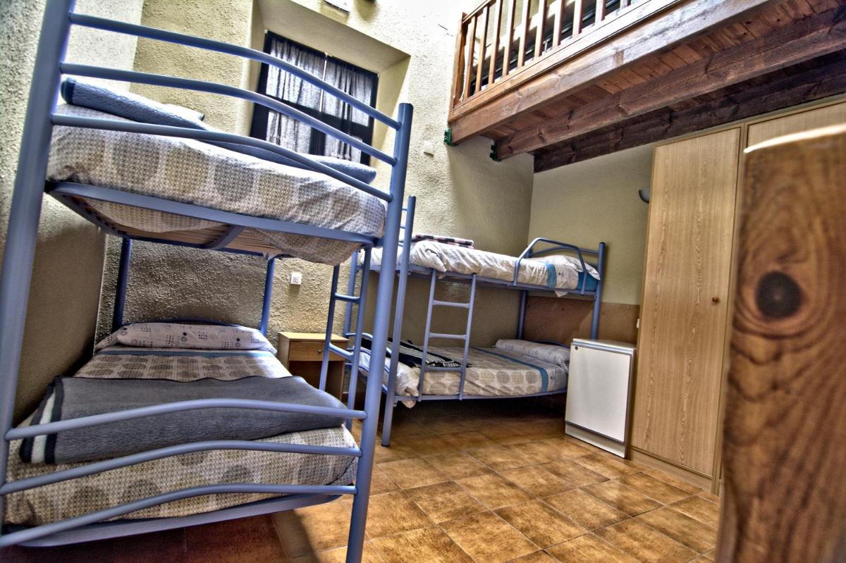 8-Bed Mixed Dormitory Room photo 1