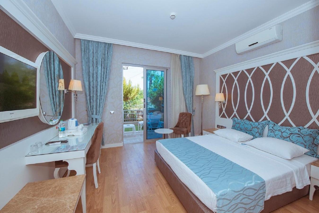 Land view room - Photo 1