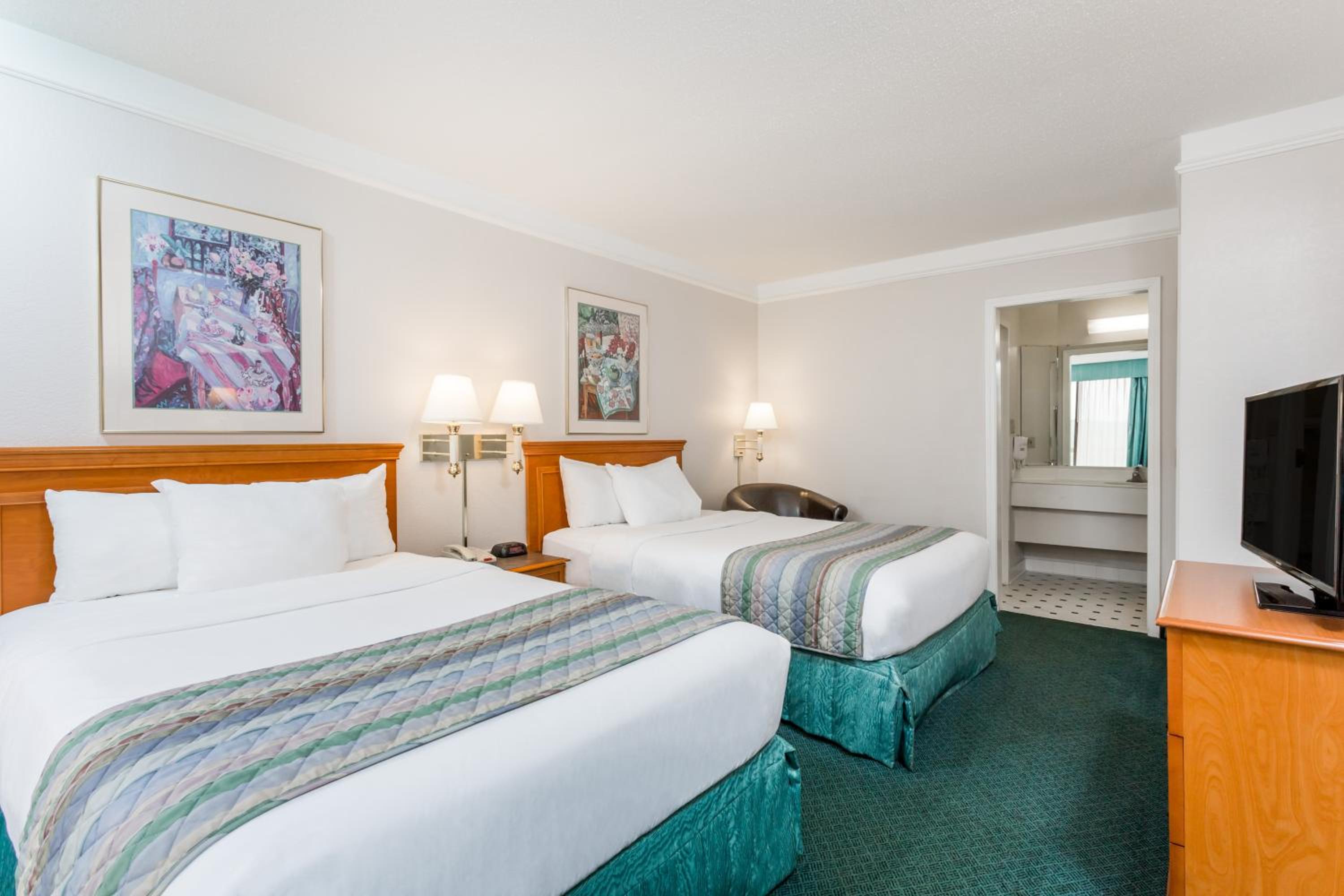Studio with 2 Double Beds - Non-Smoking - Photo 1