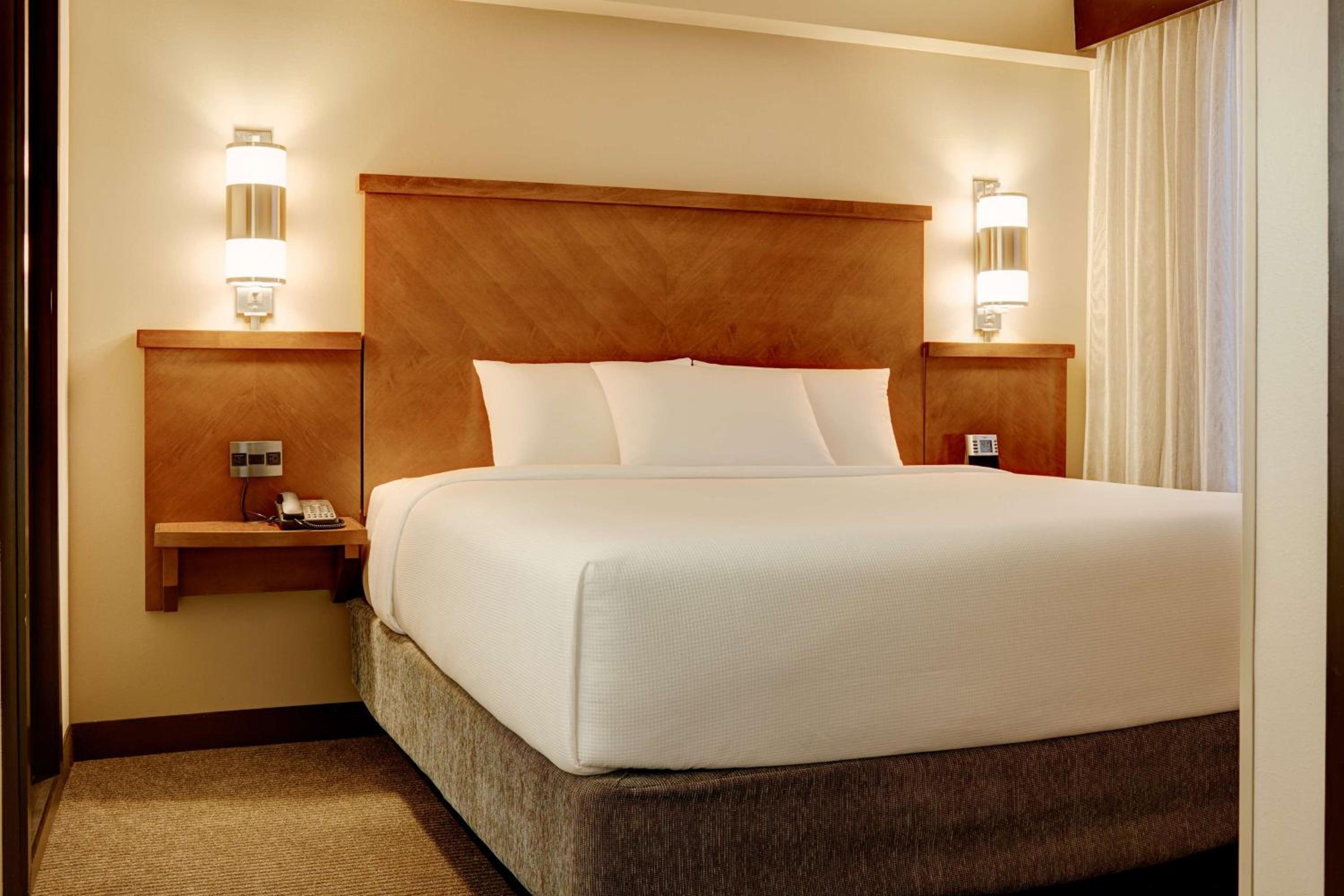 King Room with Sofa Bed - High Floor - Photo 4