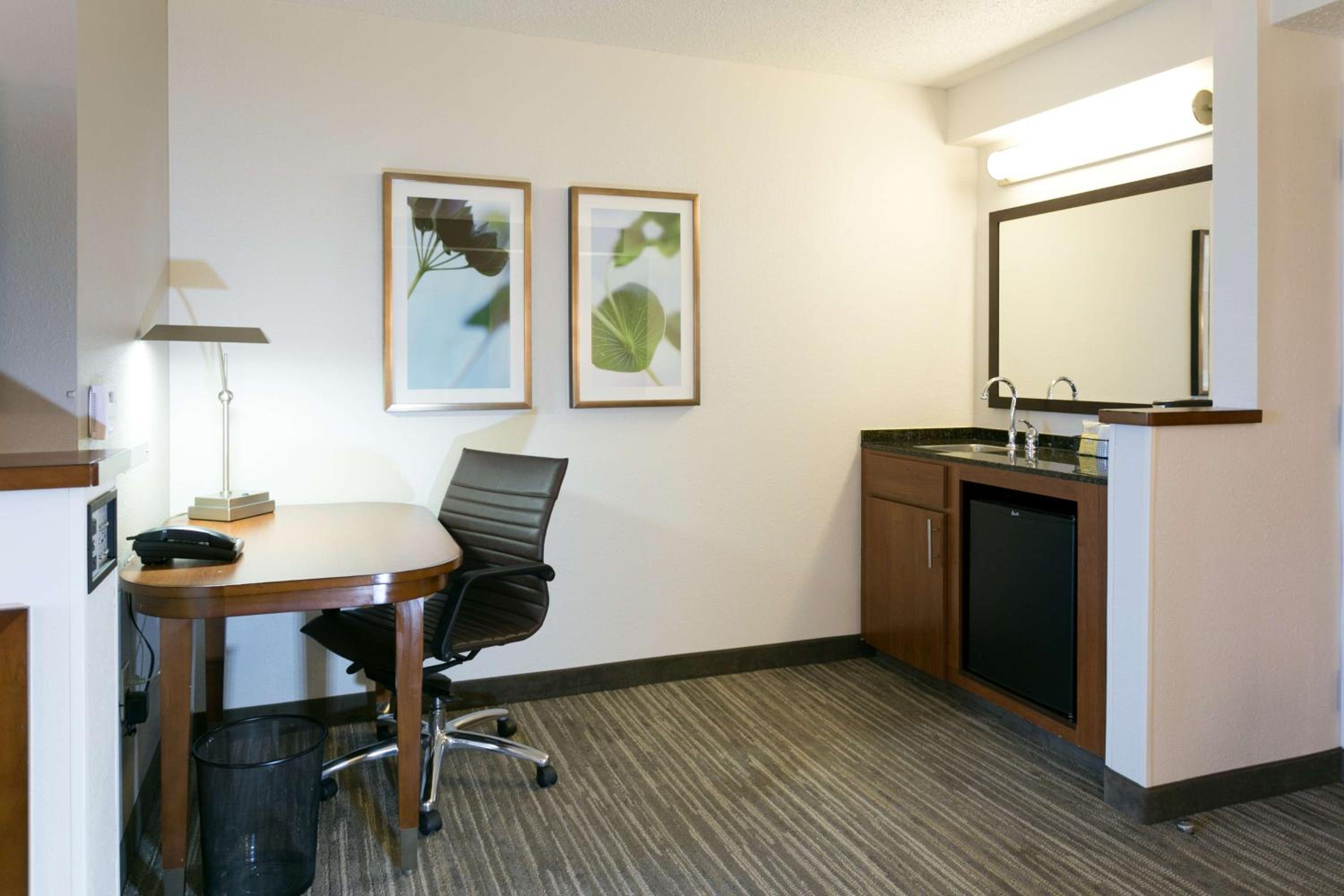 Double Room with Two Double Beds and Sofa Bed - Photo 9