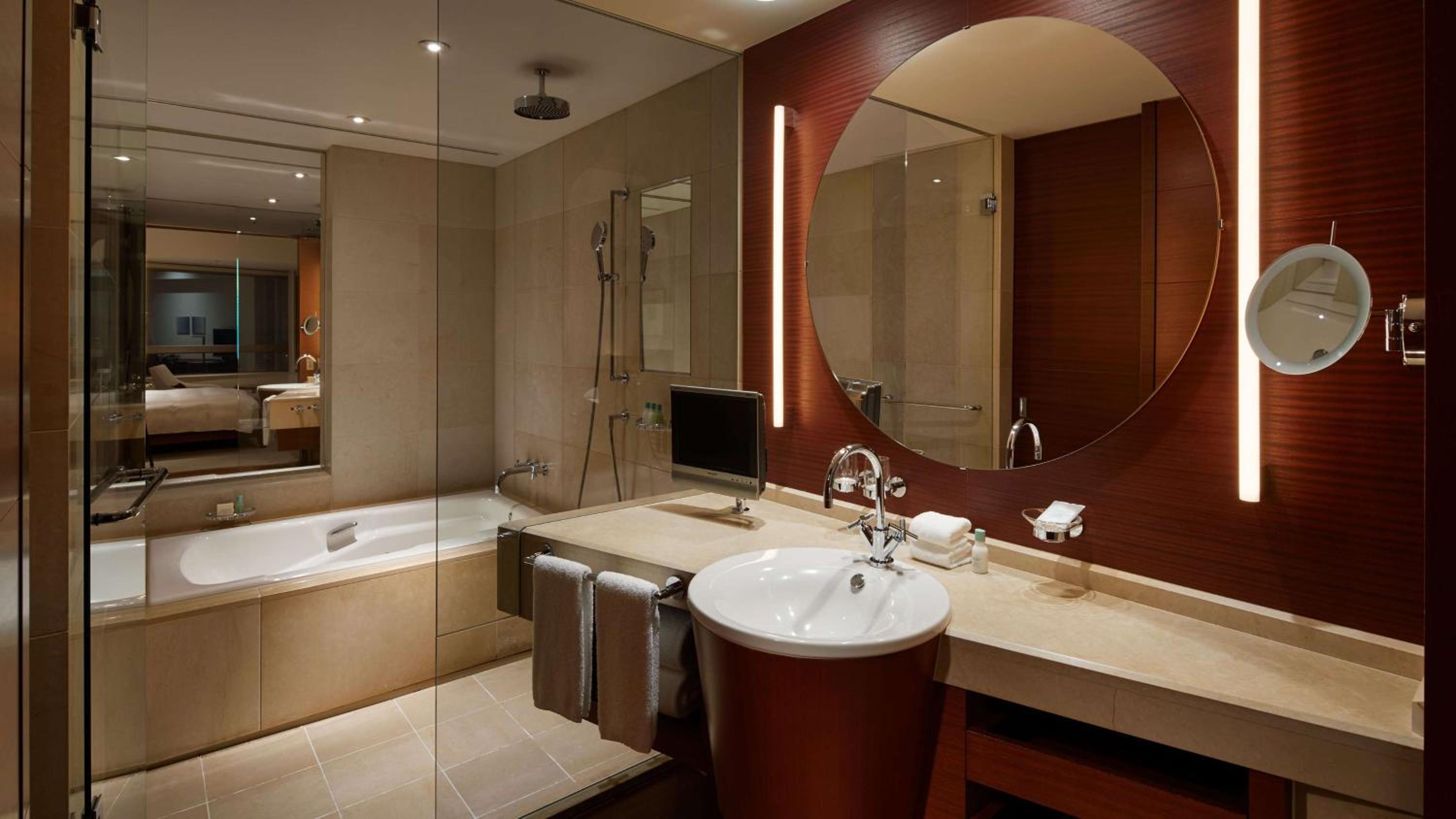 King Room with City View - Photo 8