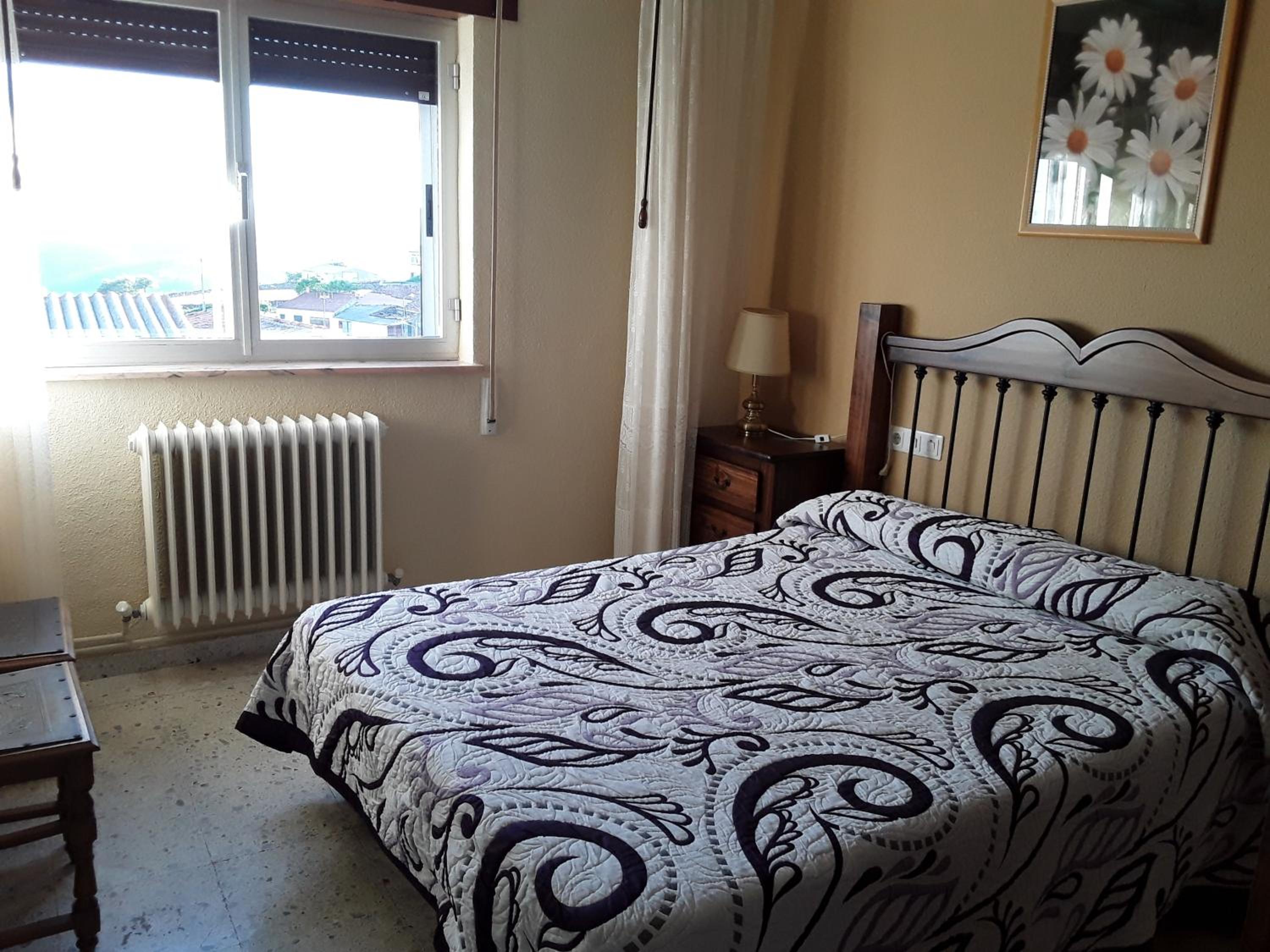 Five-Bedroom House - Photo 1
